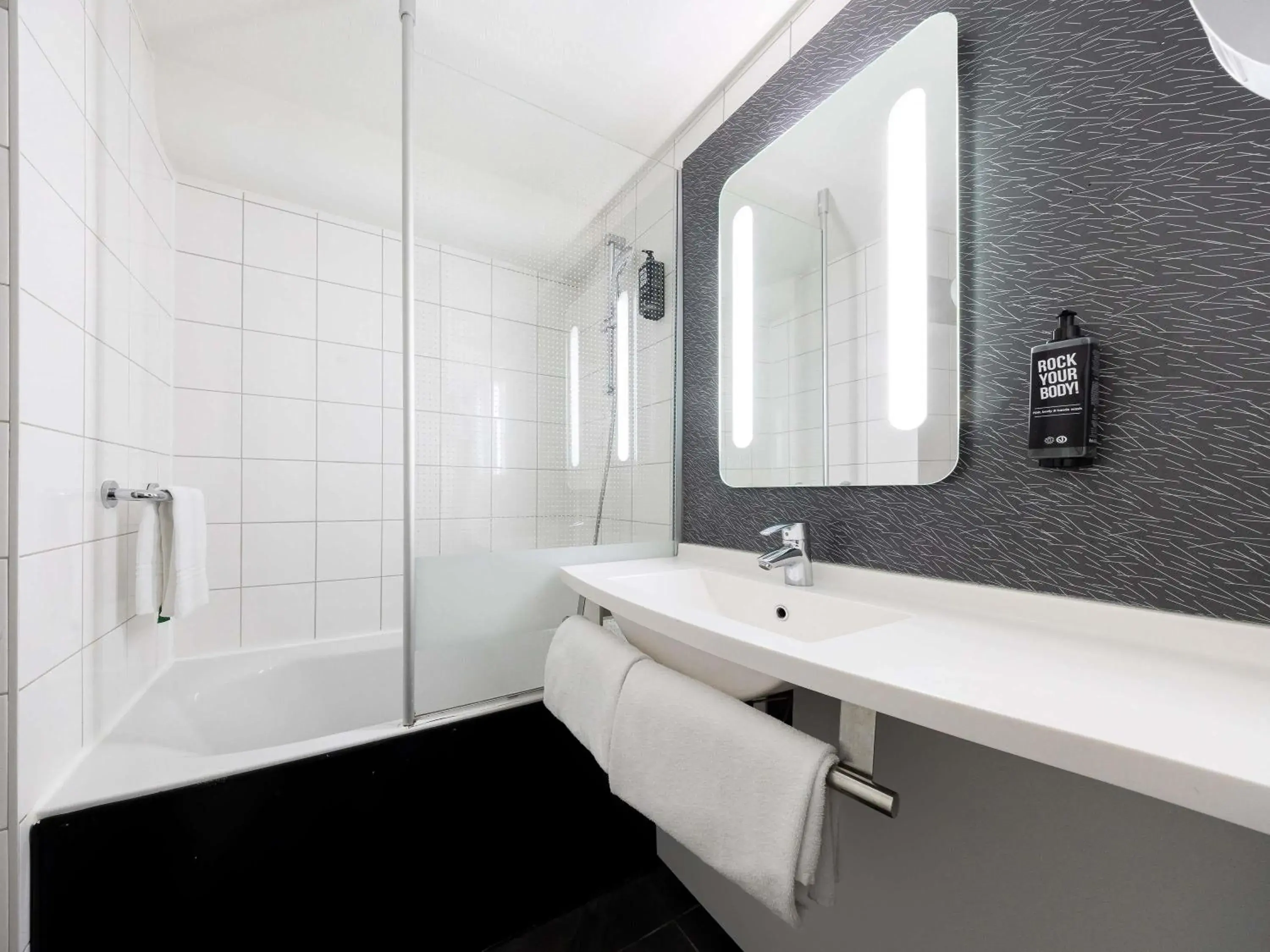 Bedroom in ibis Bordeaux Centre Meriadeck Bedroom in ibis Bordeaux Centre Meriadeck