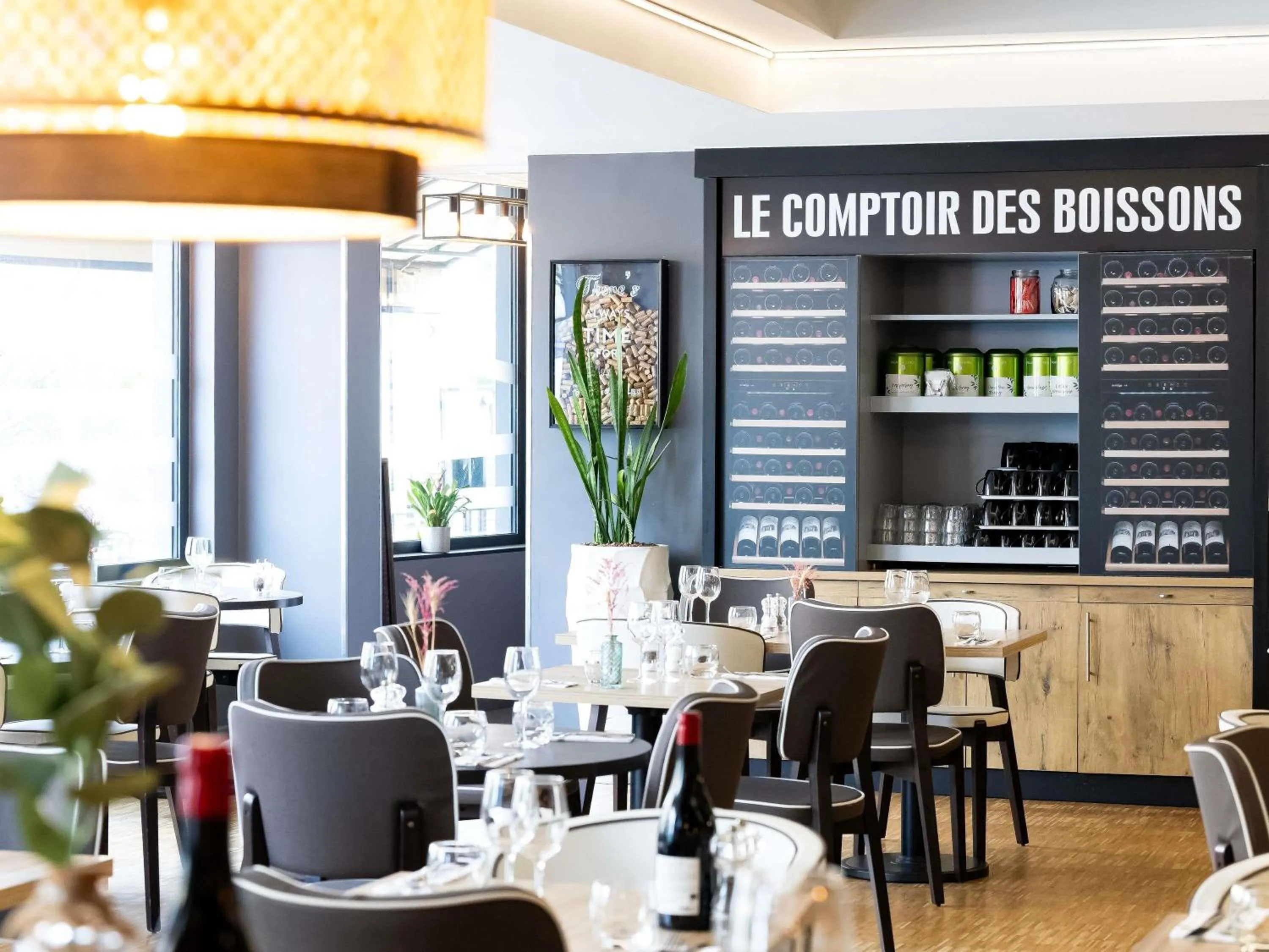 Restaurant/places to eat in ibis Bordeaux Centre Meriadeck