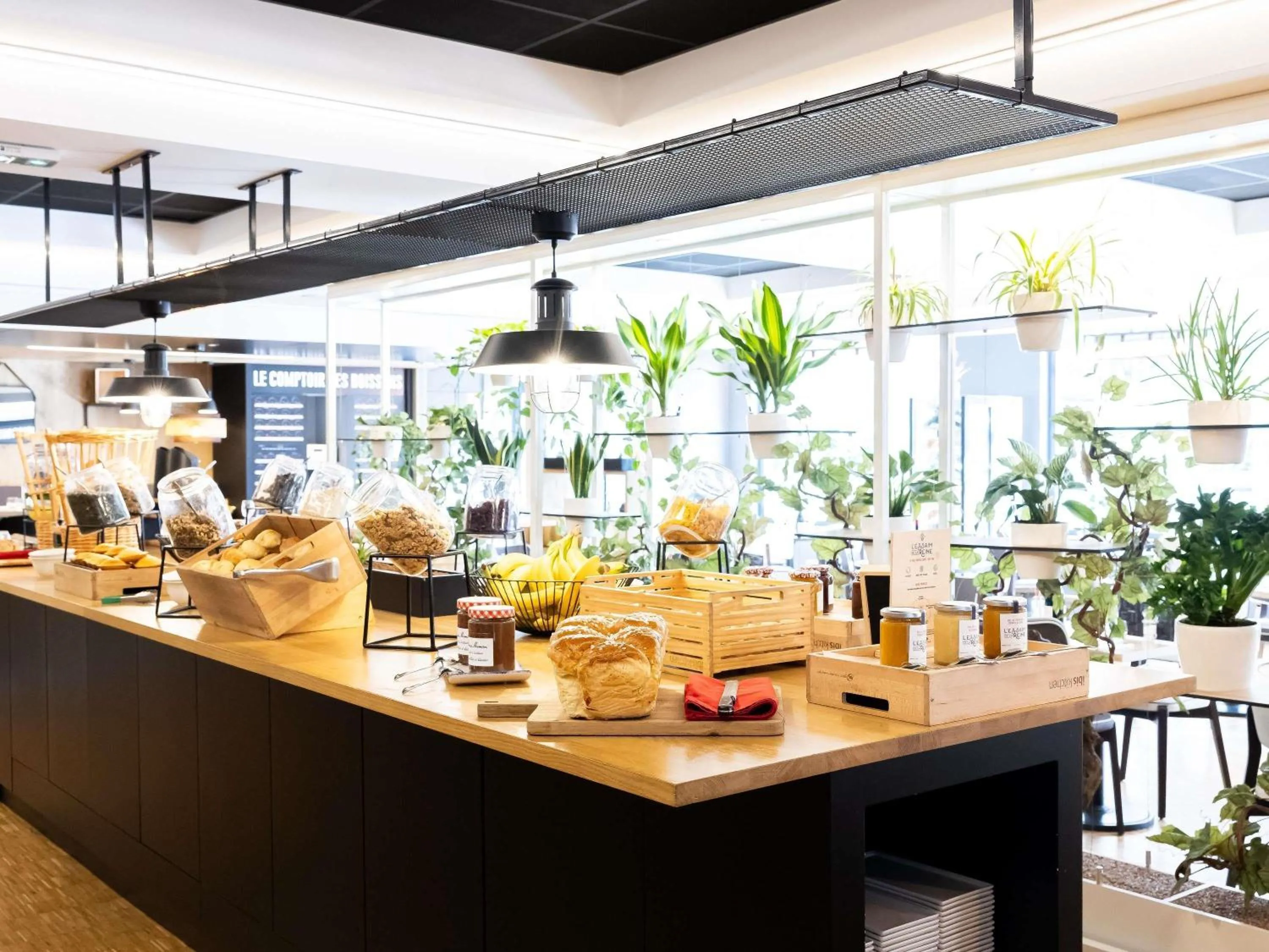 Breakfast in ibis Bordeaux Centre Meriadeck