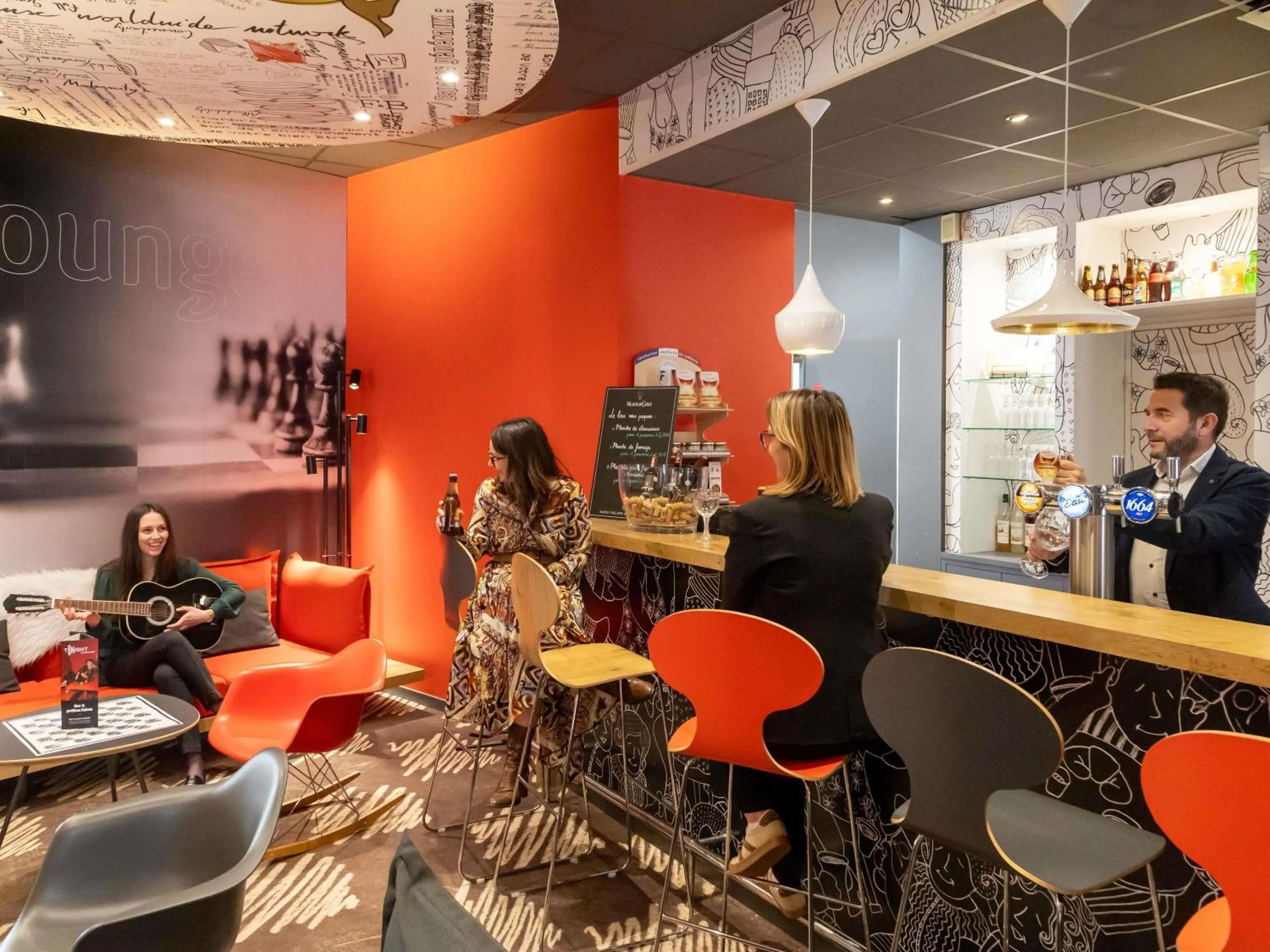 Lounge or bar in ibis Le Puy-en-Velay Centre