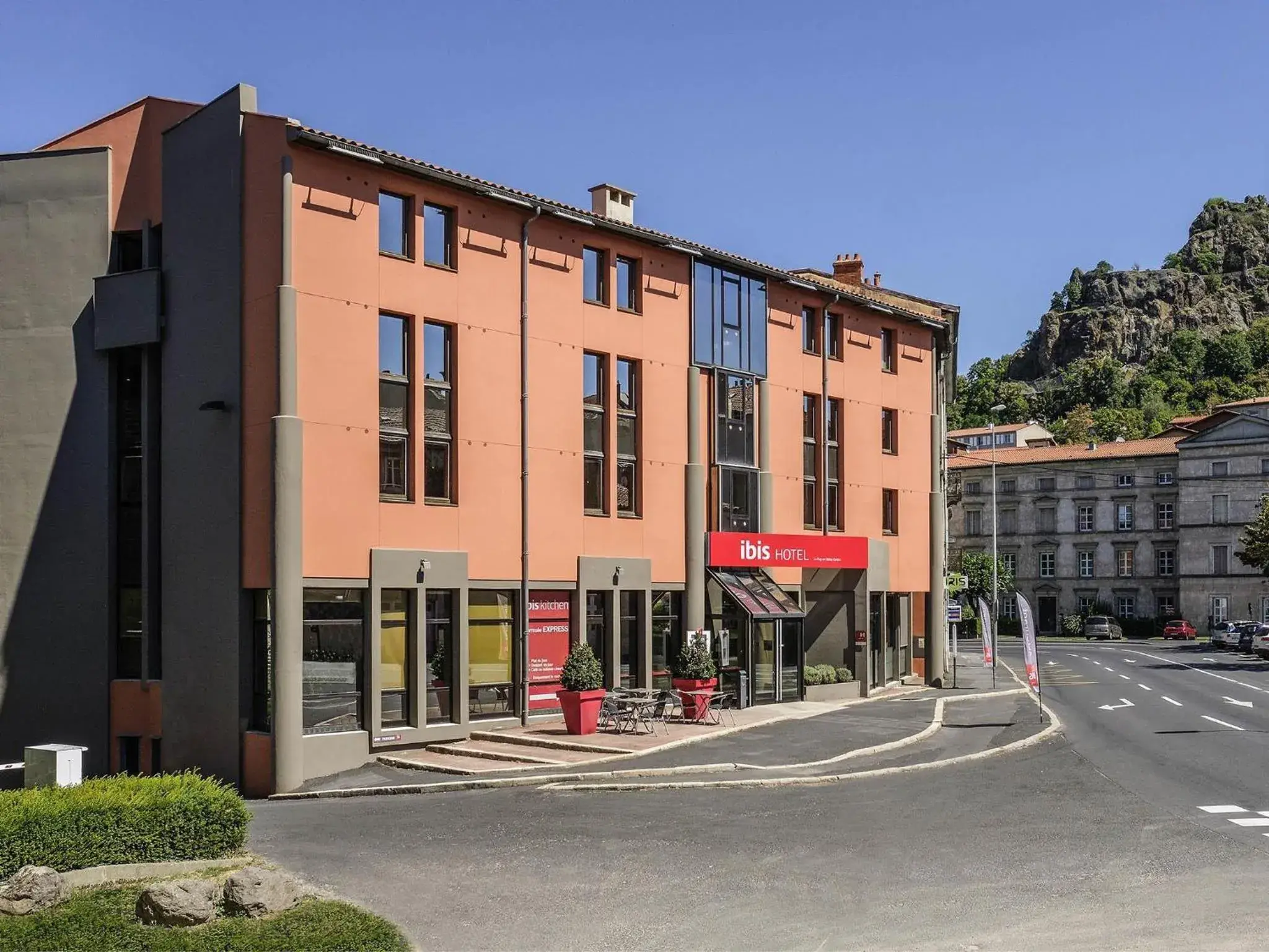 Property building in ibis Le Puy-en-Velay Centre Property building in ibis Le Puy-en-Velay Centre