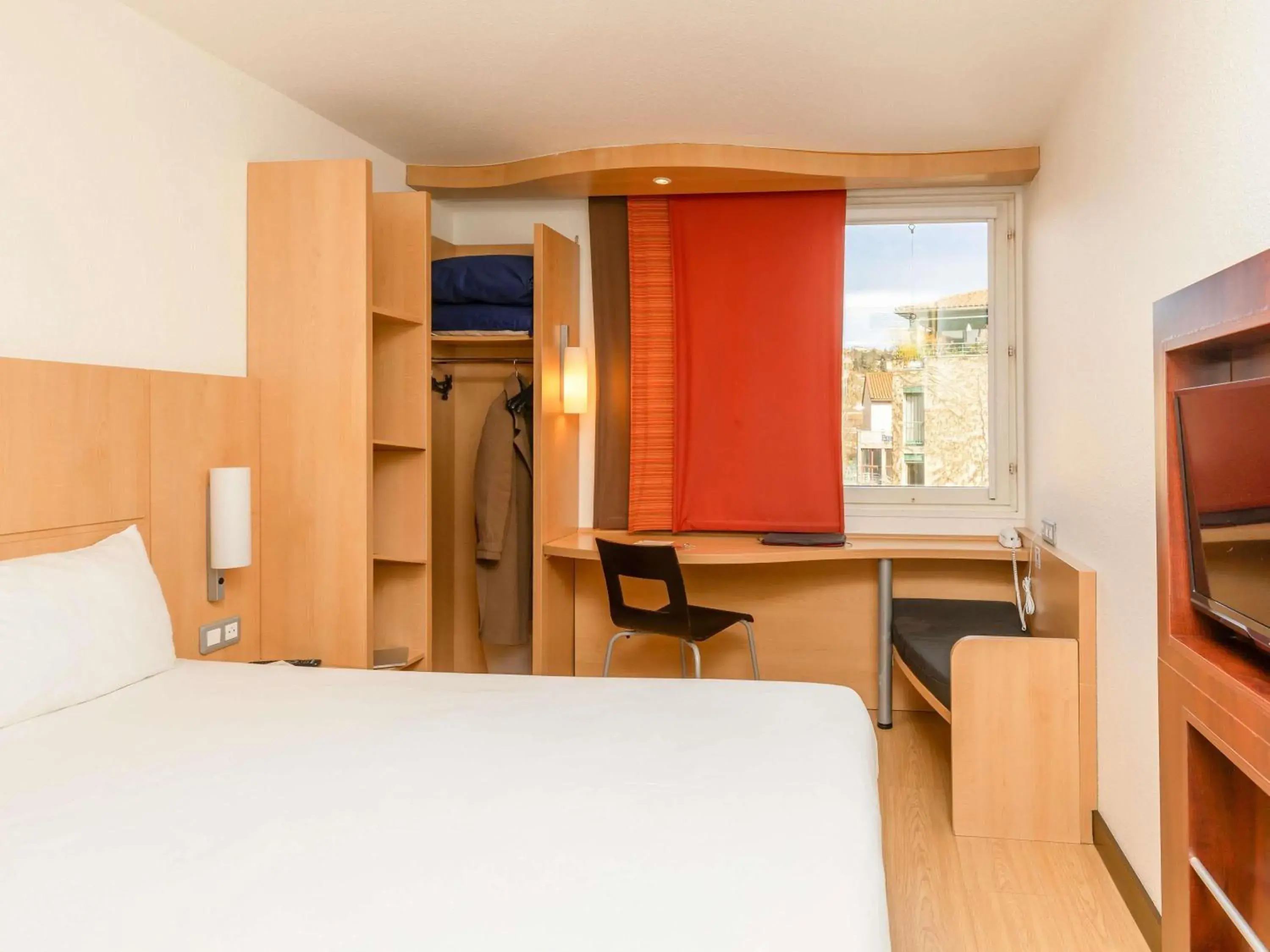 Bedroom, Bed in ibis Le Puy-en-Velay Centre Bedroom, Bed in ibis Le Puy-en-Velay Centre