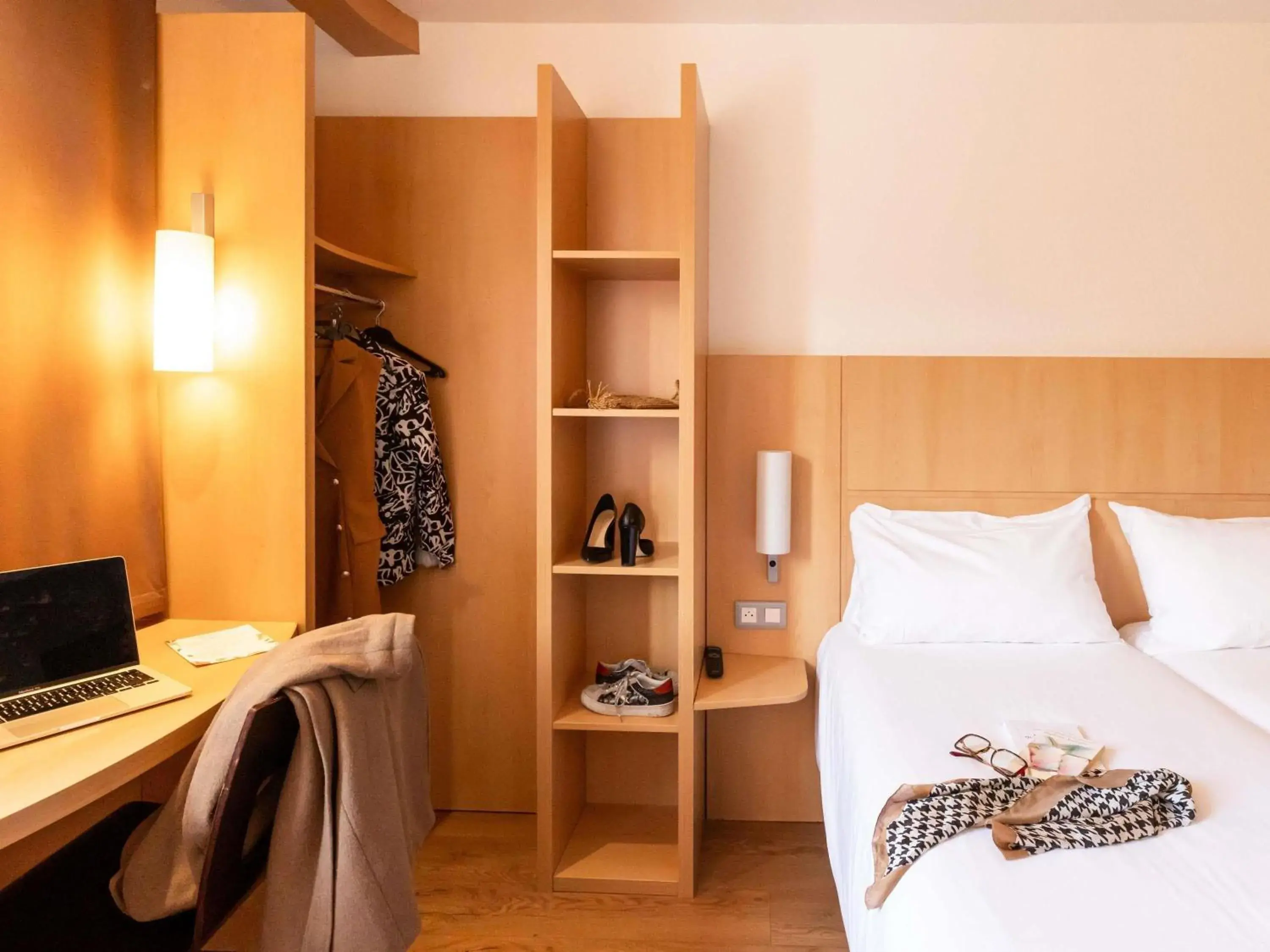 Bedroom, Bed in ibis Le Puy-en-Velay Centre Bedroom, Bed in ibis Le Puy-en-Velay Centre