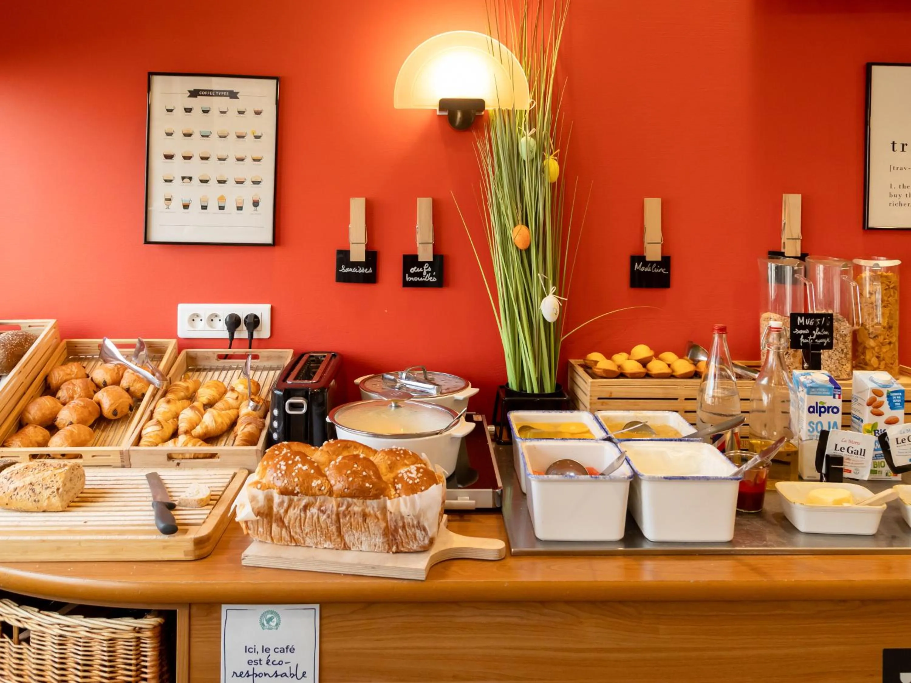 Buffet breakfast in ibis Le Puy-en-Velay Centre