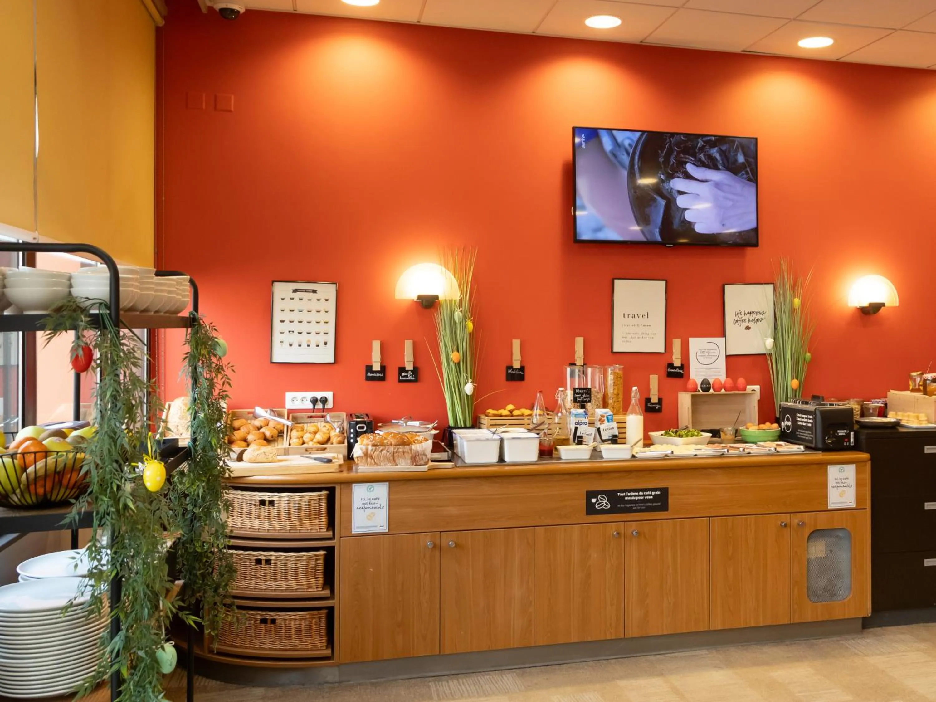 Buffet breakfast in ibis Le Puy-en-Velay Centre