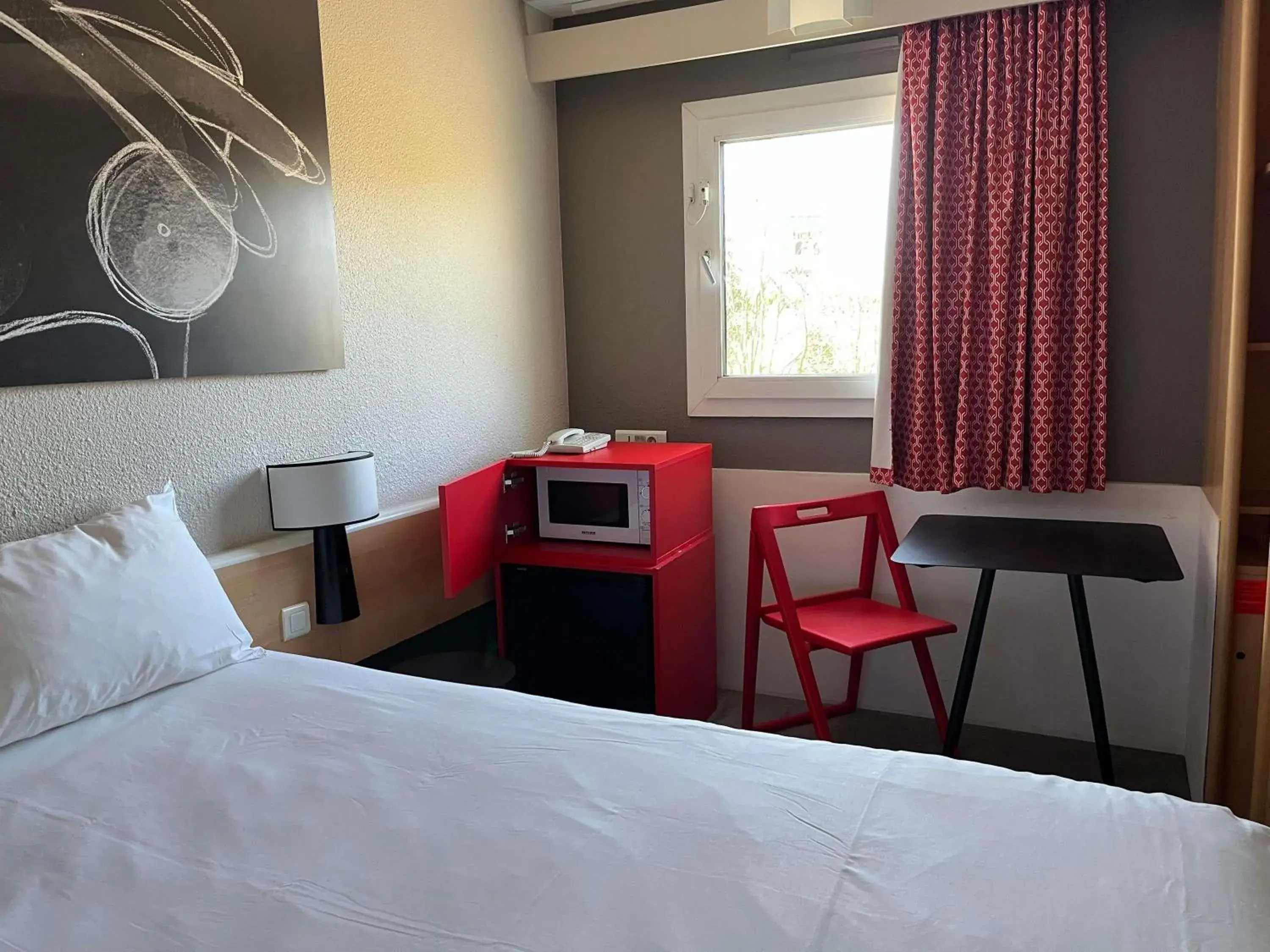 Bedroom, Bed in Ibis Paris Nord Villepinte Parc des Expositions Bedroom, Bed in Ibis Paris Nord Villepinte Parc des Expositions