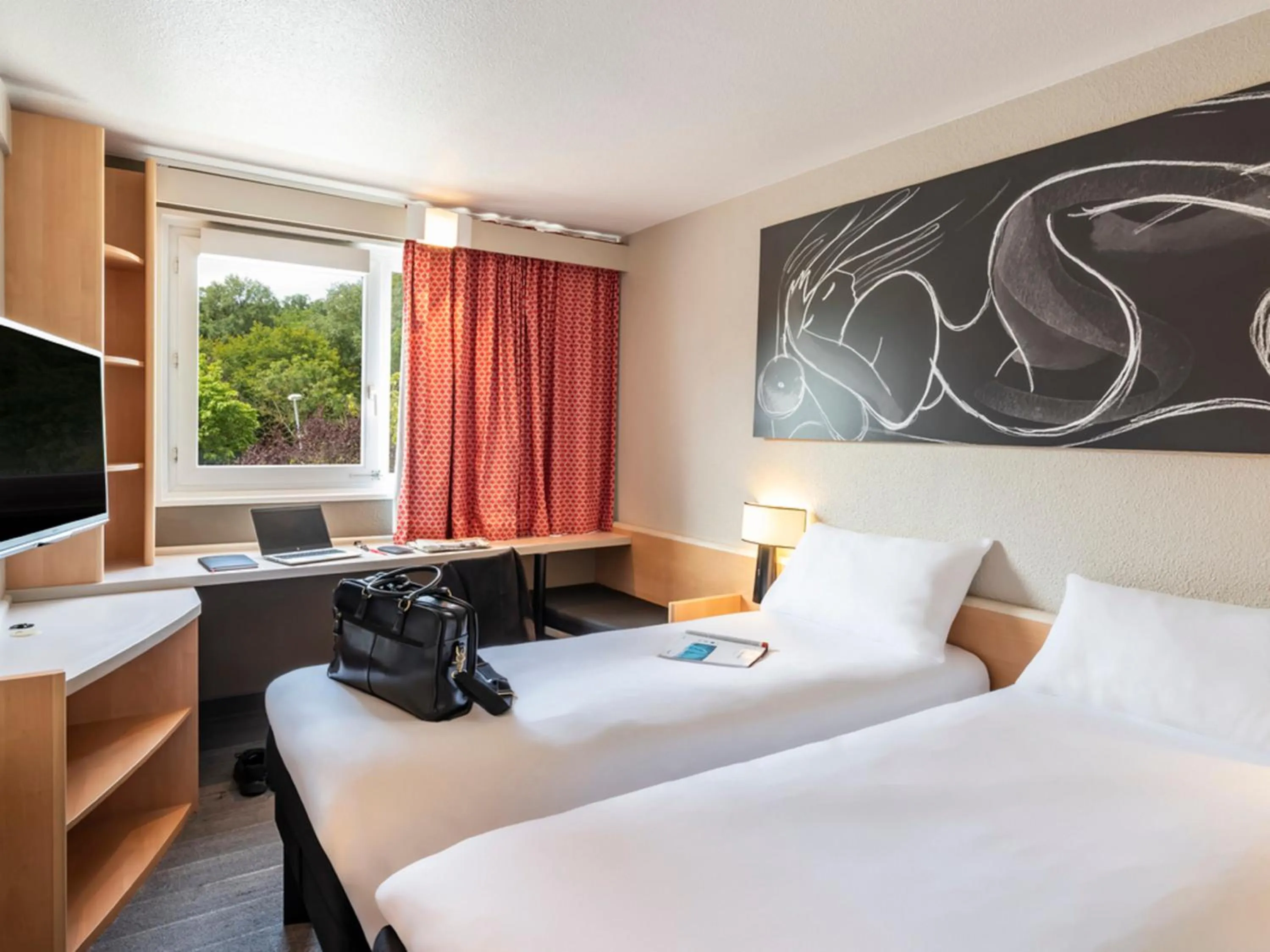 Bedroom, Bed in Ibis Paris Nord Villepinte Parc des Expositions