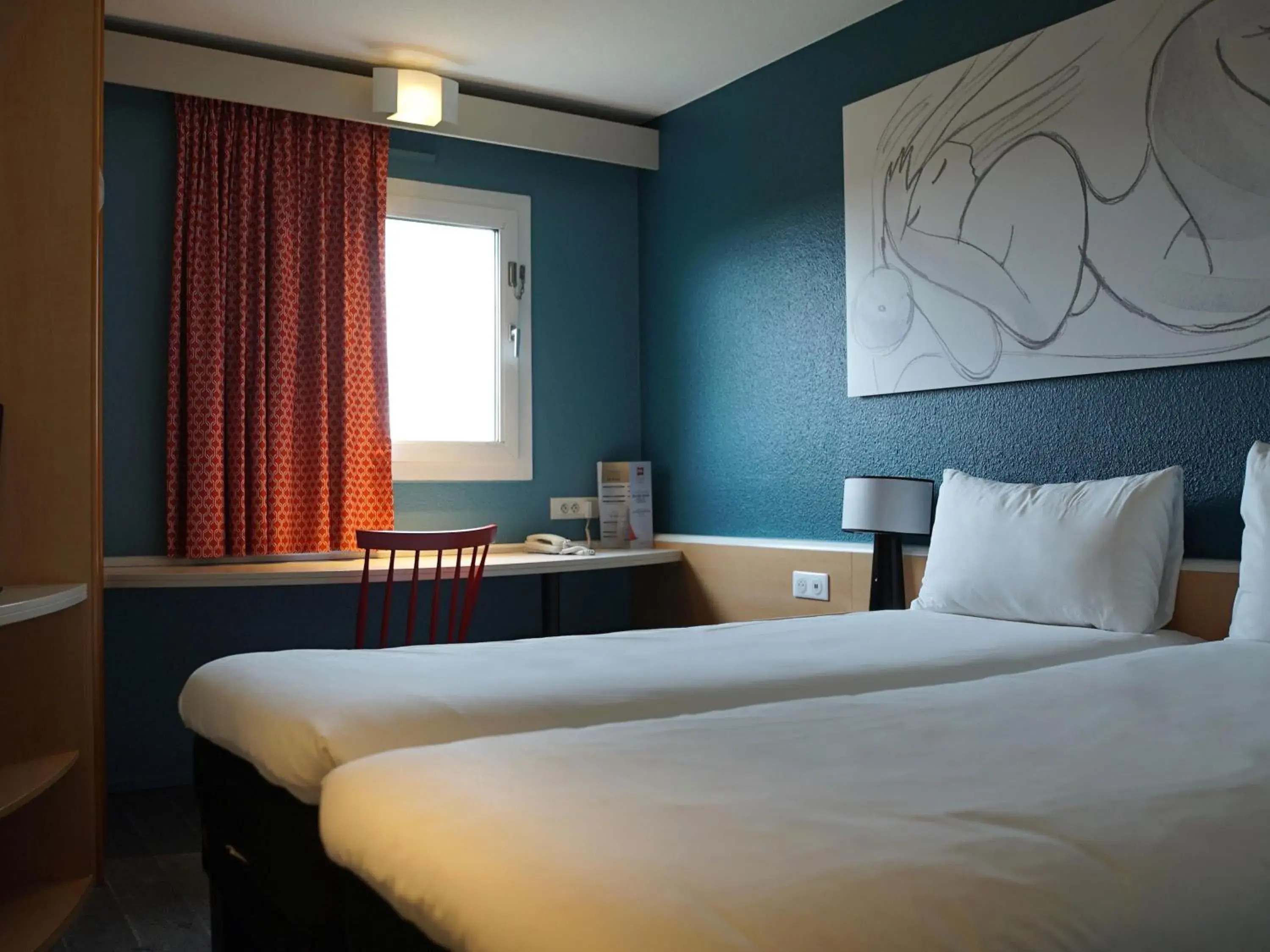 Bedroom, Bed in Ibis Paris Nord Villepinte Parc des Expositions Bedroom, Bed in Ibis Paris Nord Villepinte Parc des Expositions