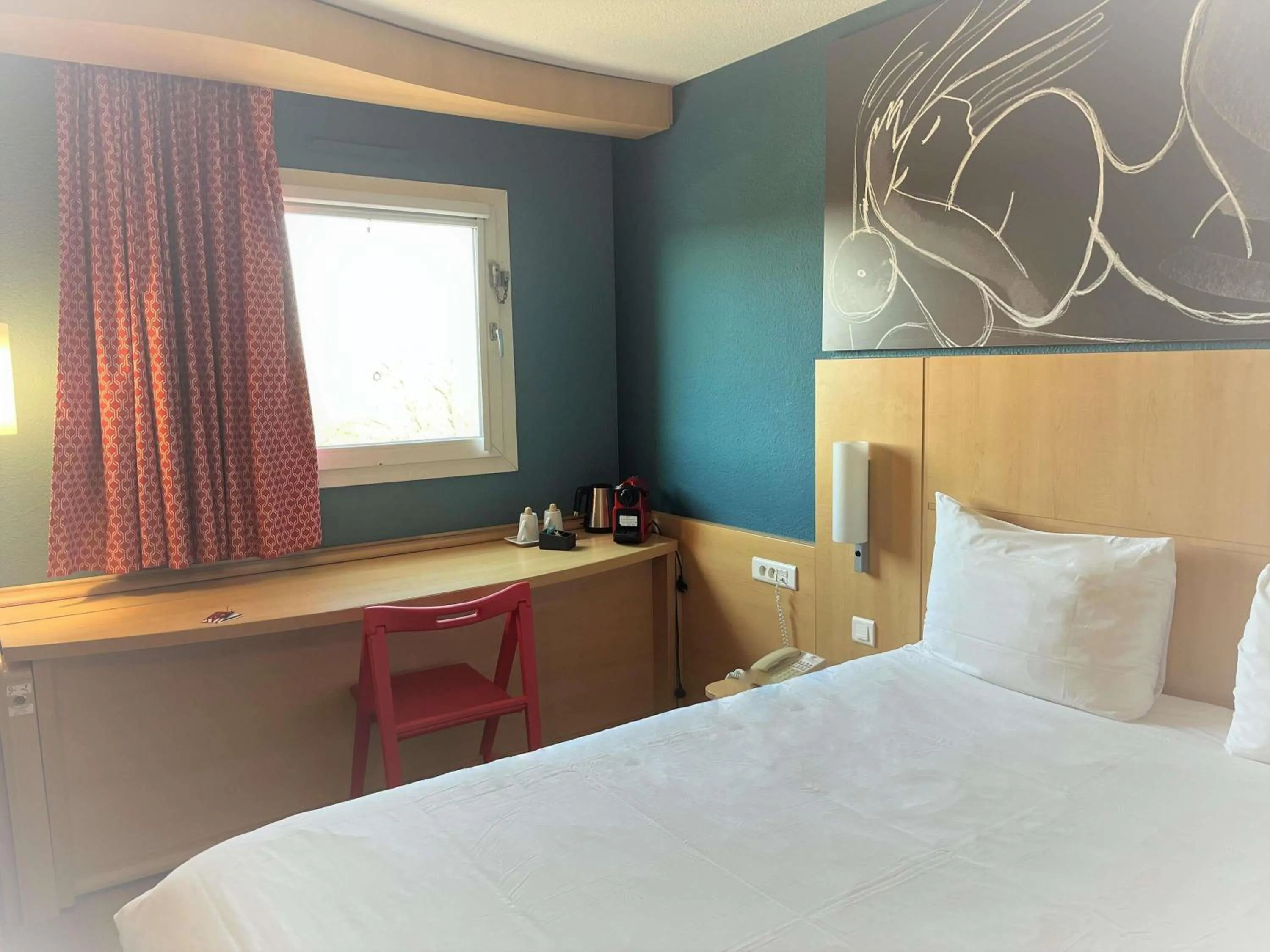 Bedroom, Bed in Ibis Paris Nord Villepinte Parc des Expositions