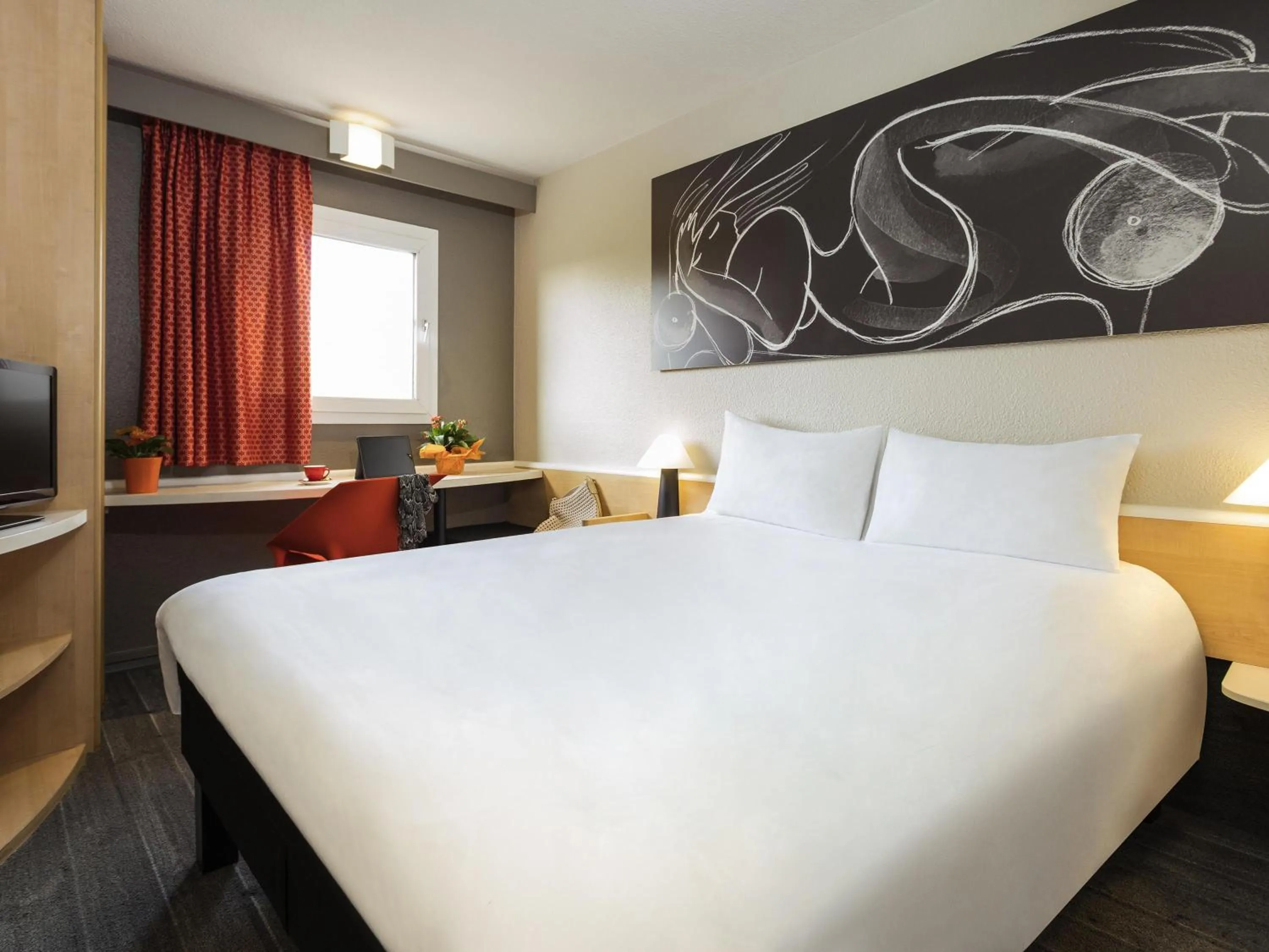 Bedroom, Bed in Ibis Paris Nord Villepinte Parc des Expositions