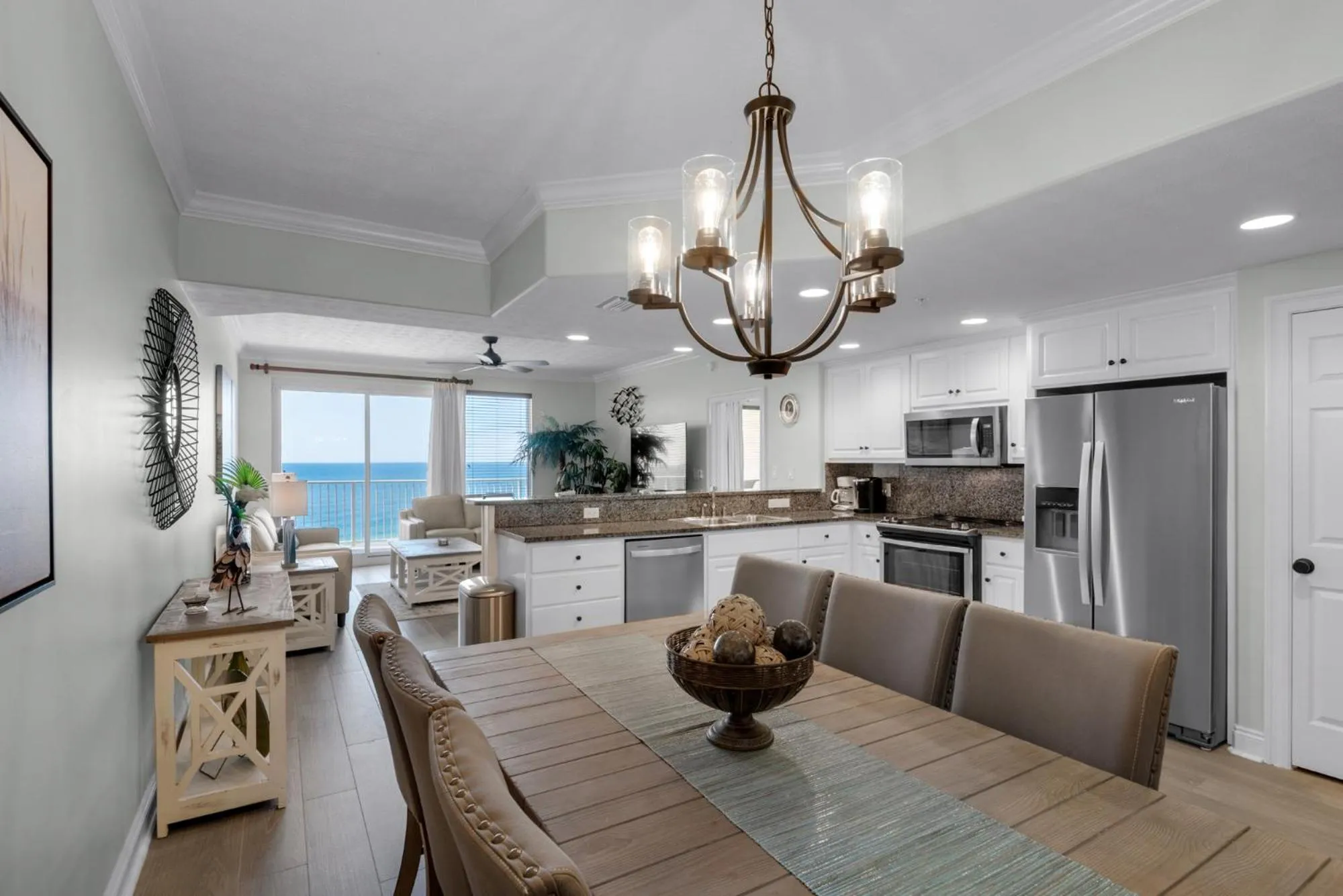 Kitchen or kitchenette in Treasure Island 1003