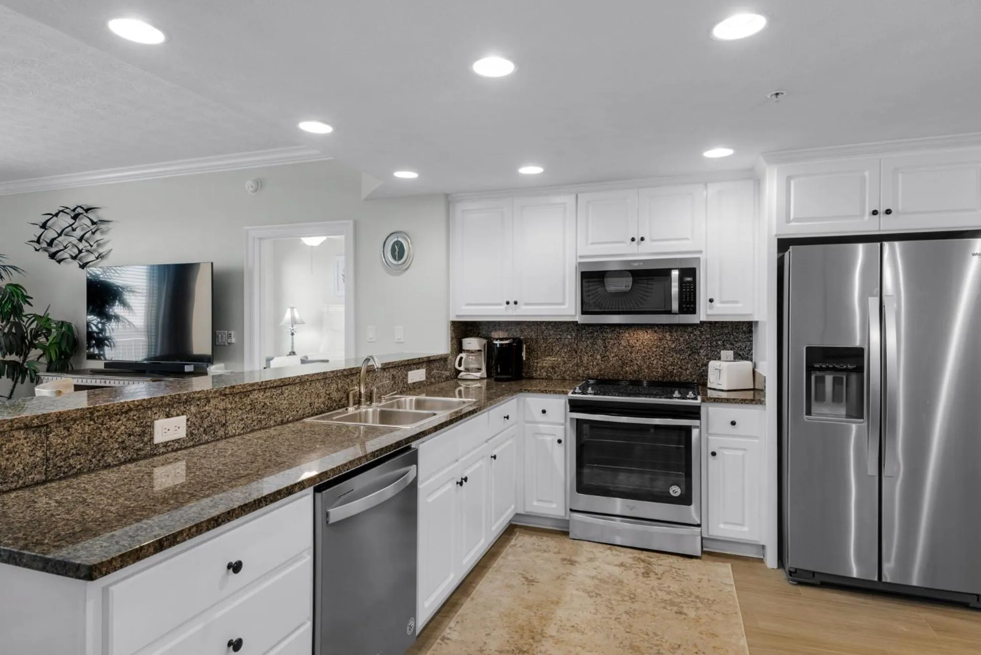 Kitchen or kitchenette in Treasure Island 1003