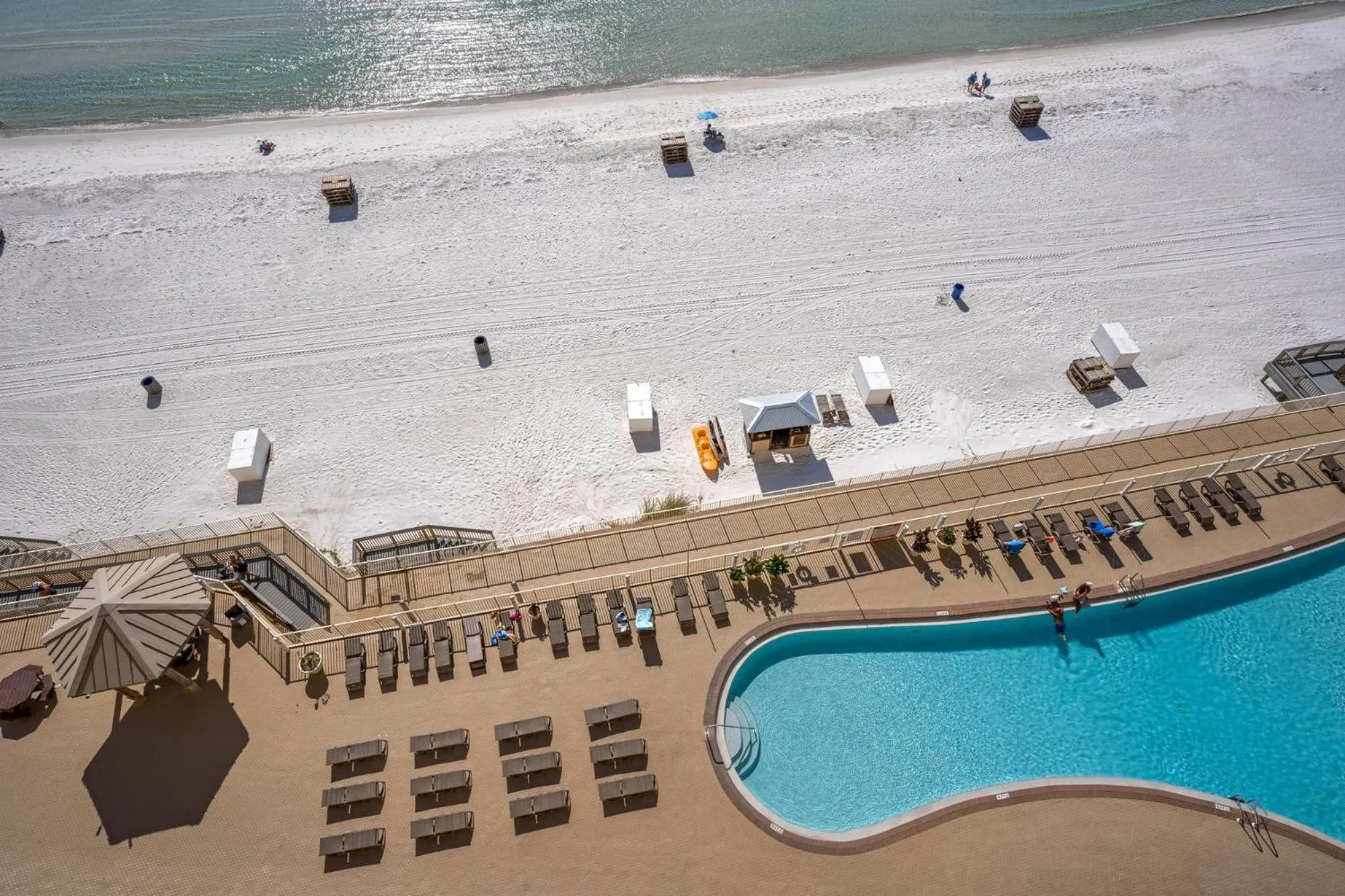 Swimming pool in Treasure Island 1007