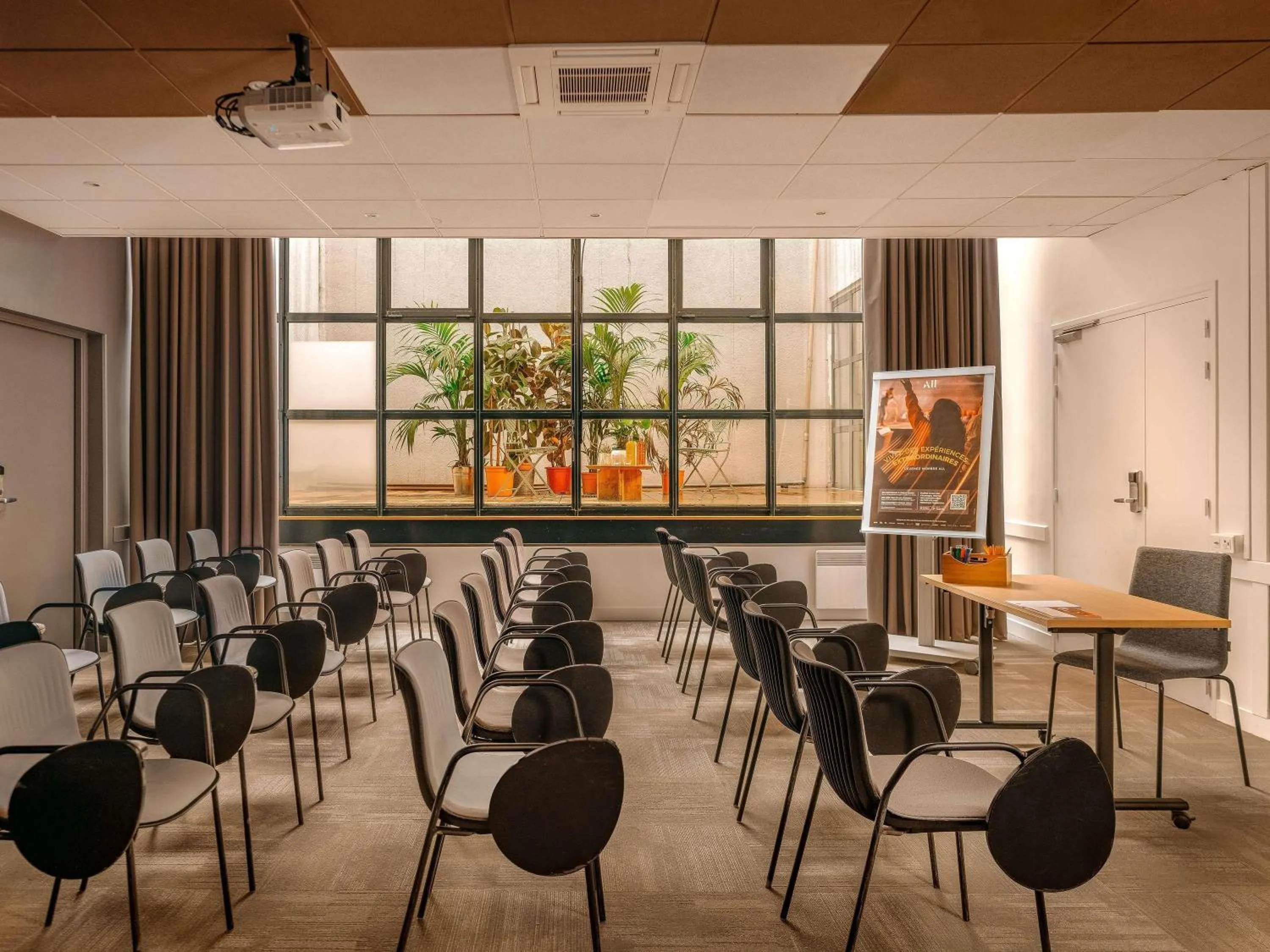 Meeting/conference room in ibis Paris Bastille Opera