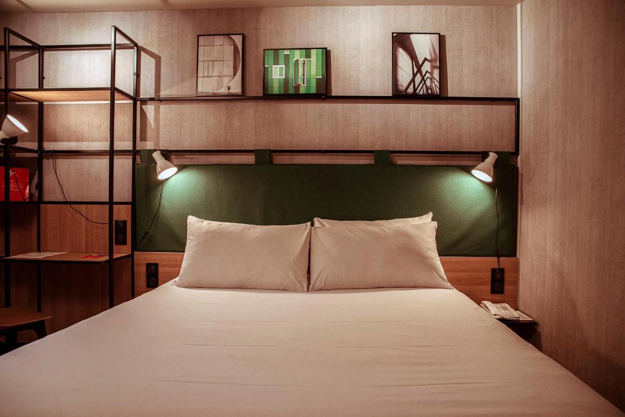 Bed in ibis Paris Bastille Opera