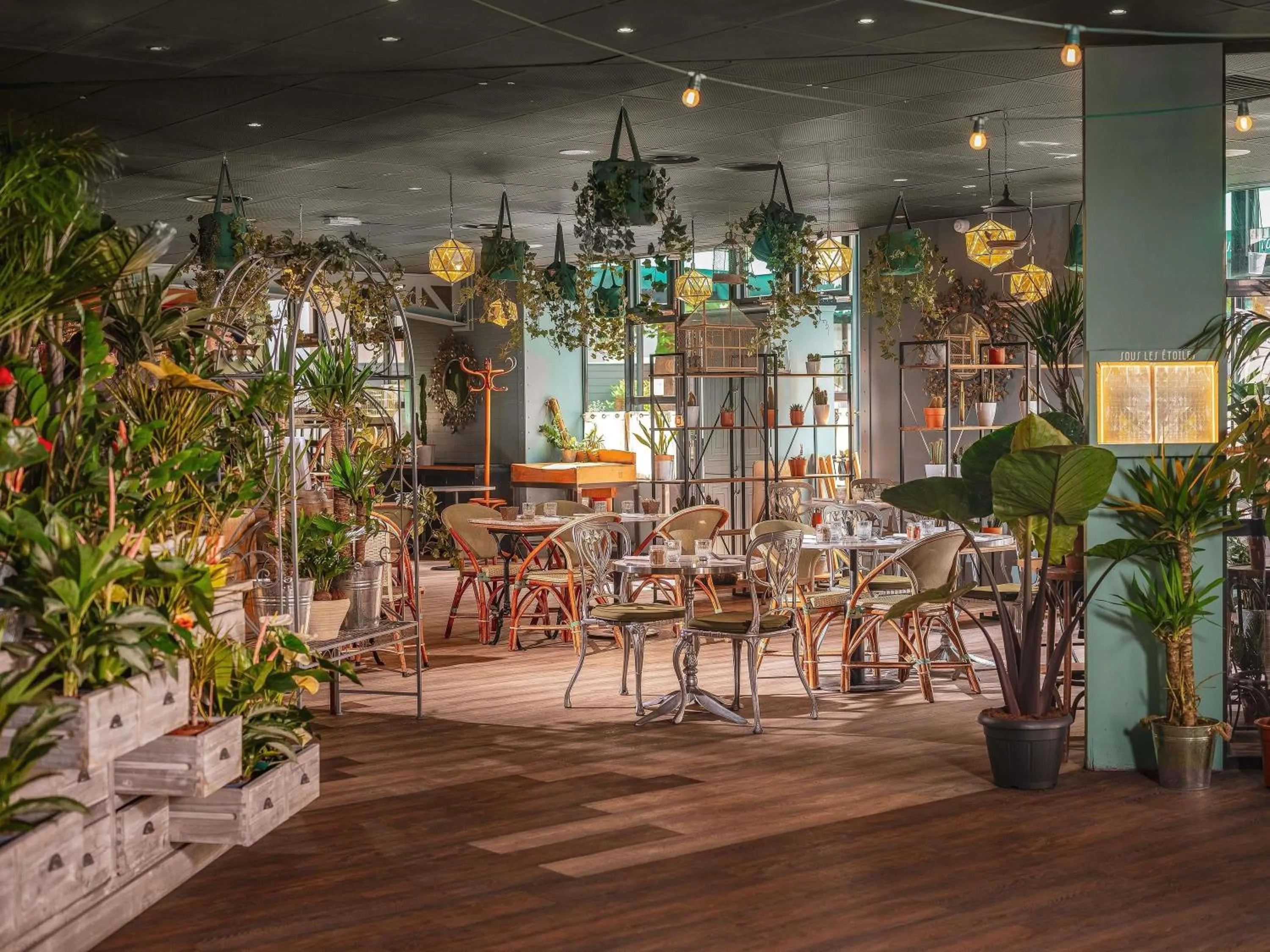 Restaurant/places to eat in ibis Paris Bastille Opera