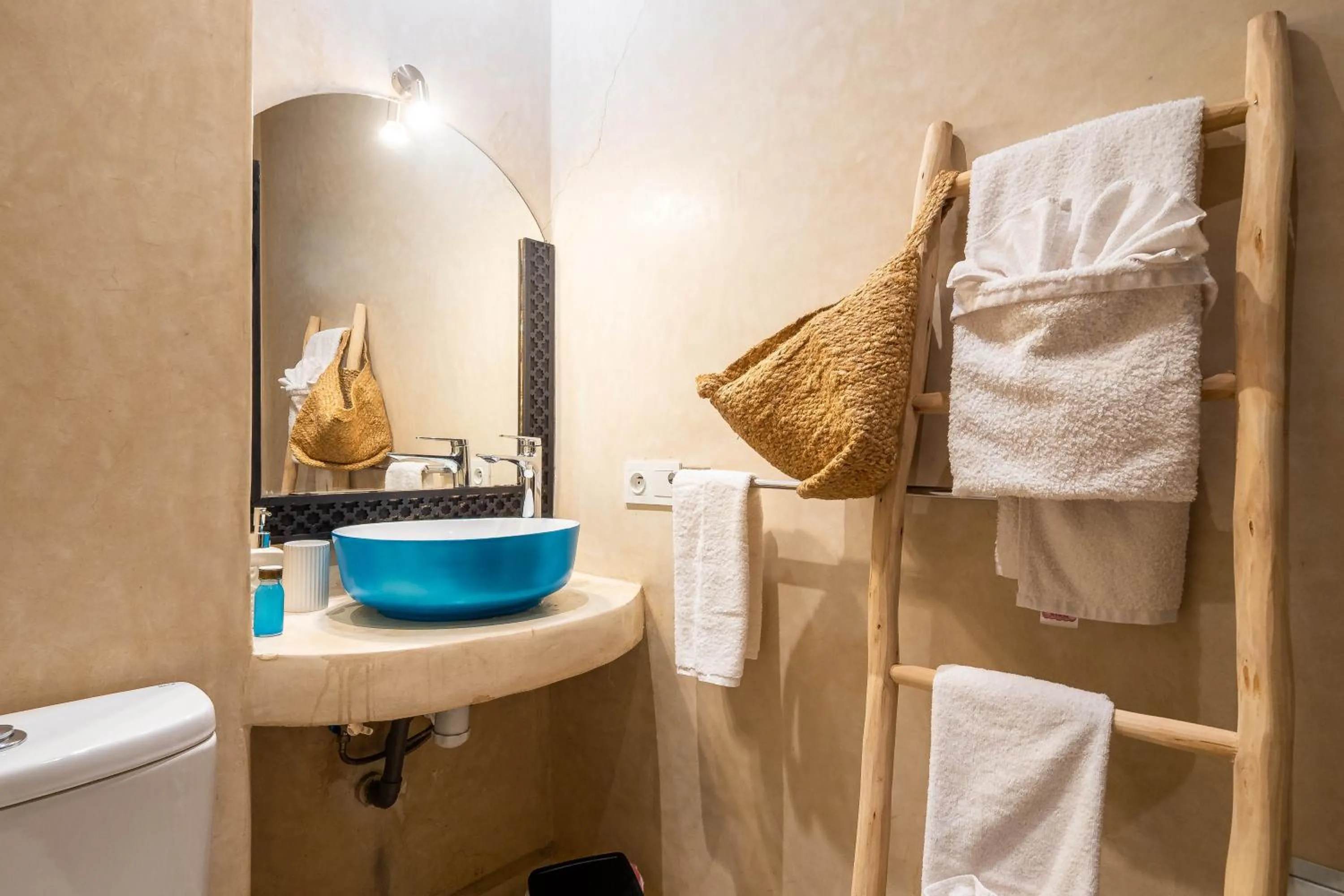 Toilet in Riad Come & Va Medina