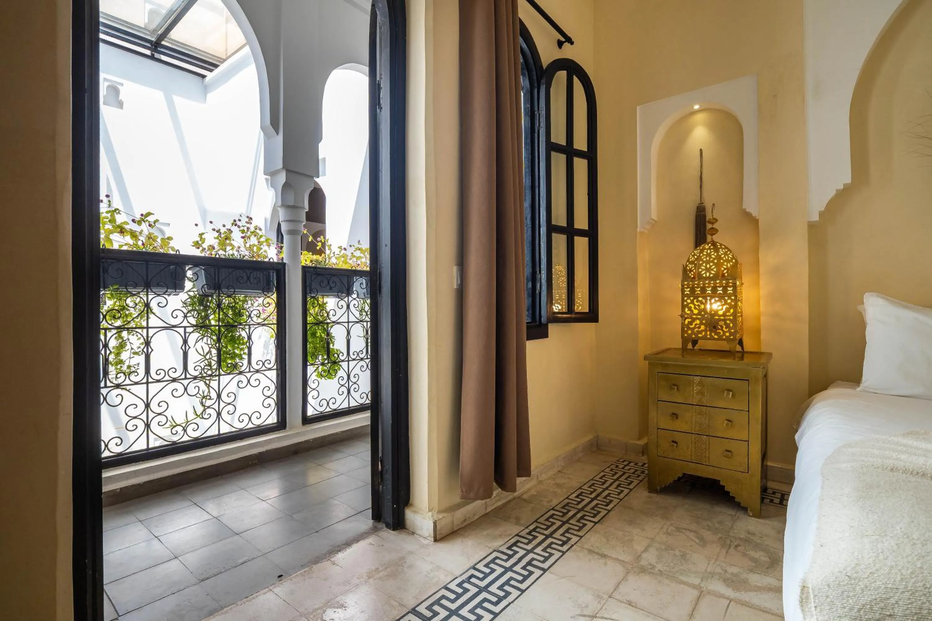 Bed in Riad Come & Va Medina