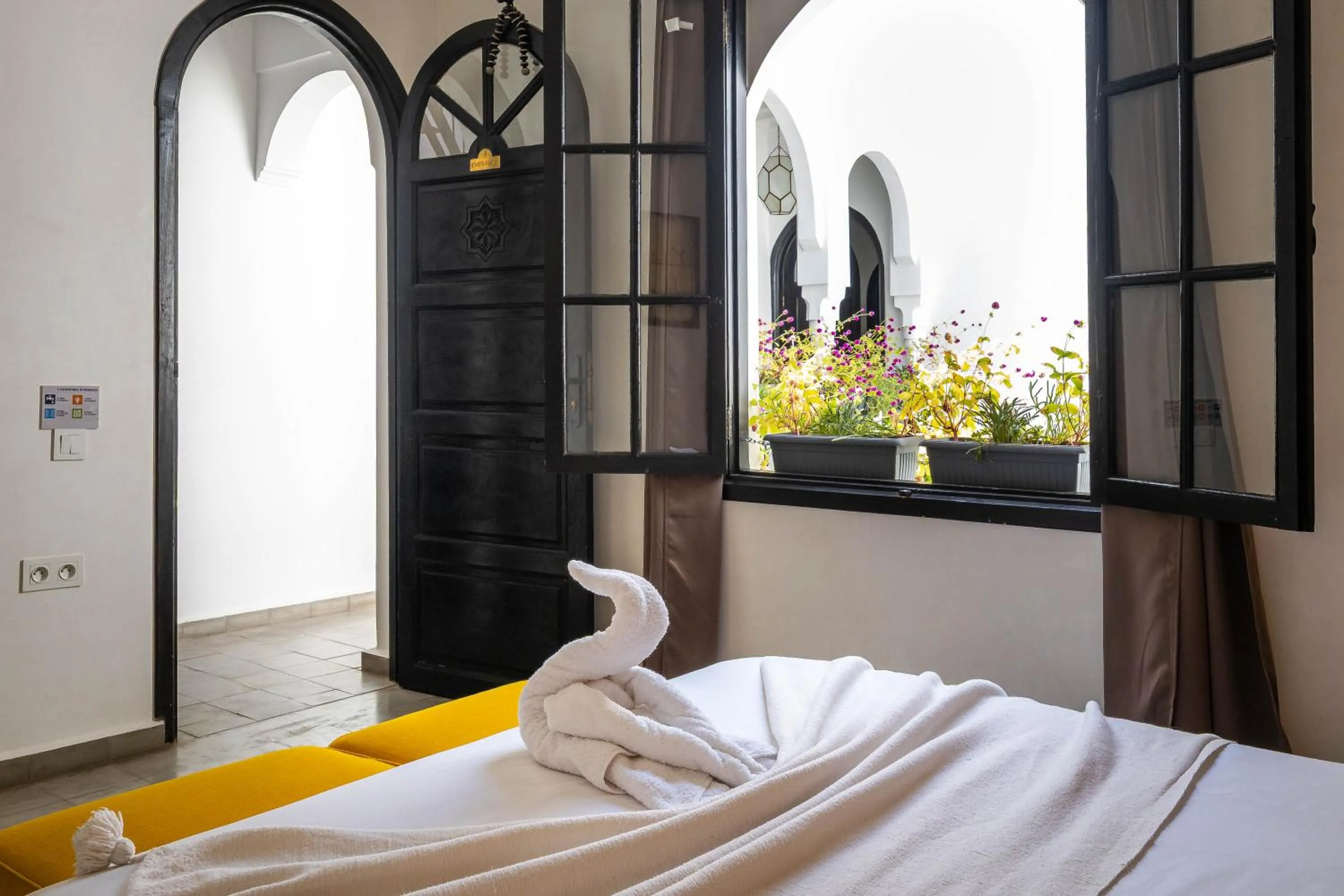 Bed in Riad Come & Va Medina
