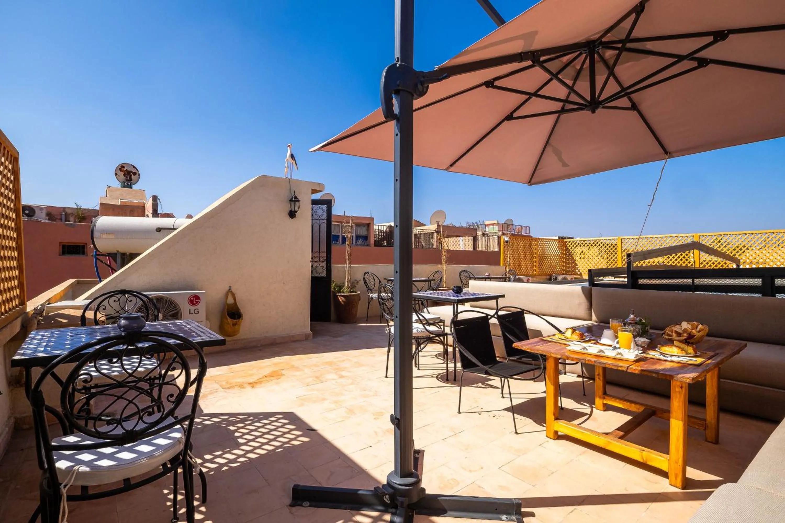 Property building in Riad Come & Va Medina