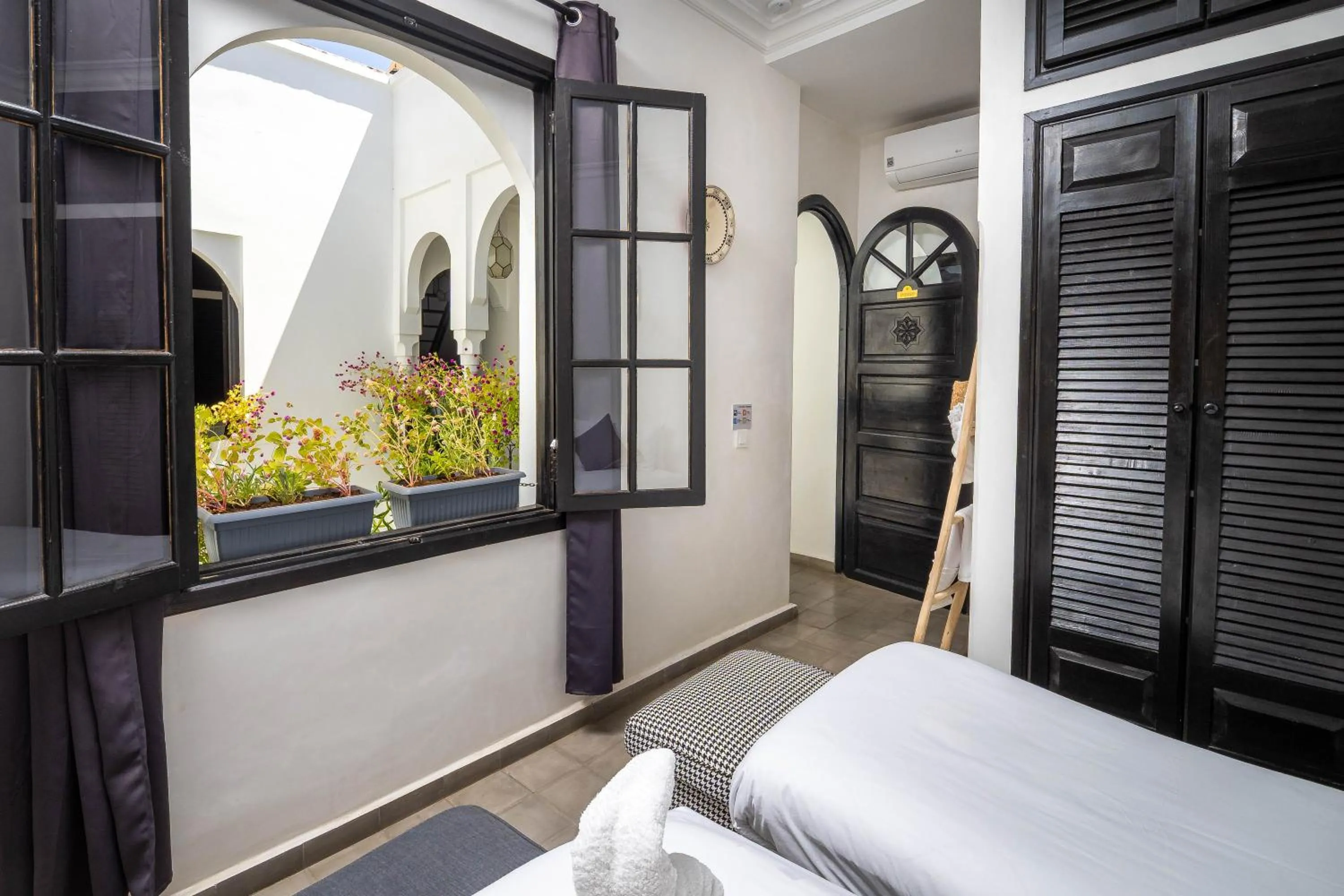 Bed in Riad Come & Va Medina