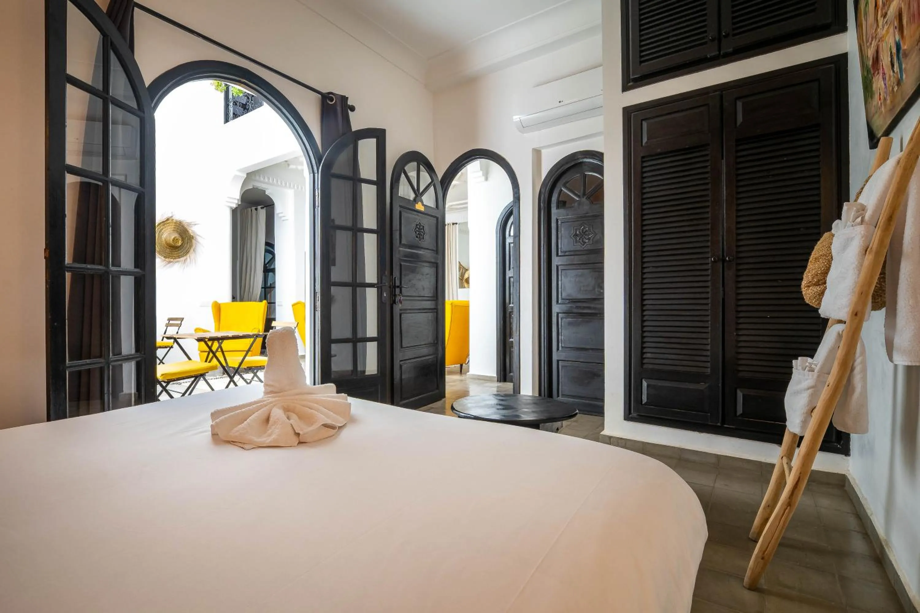 Bed in Riad Come & Va Medina