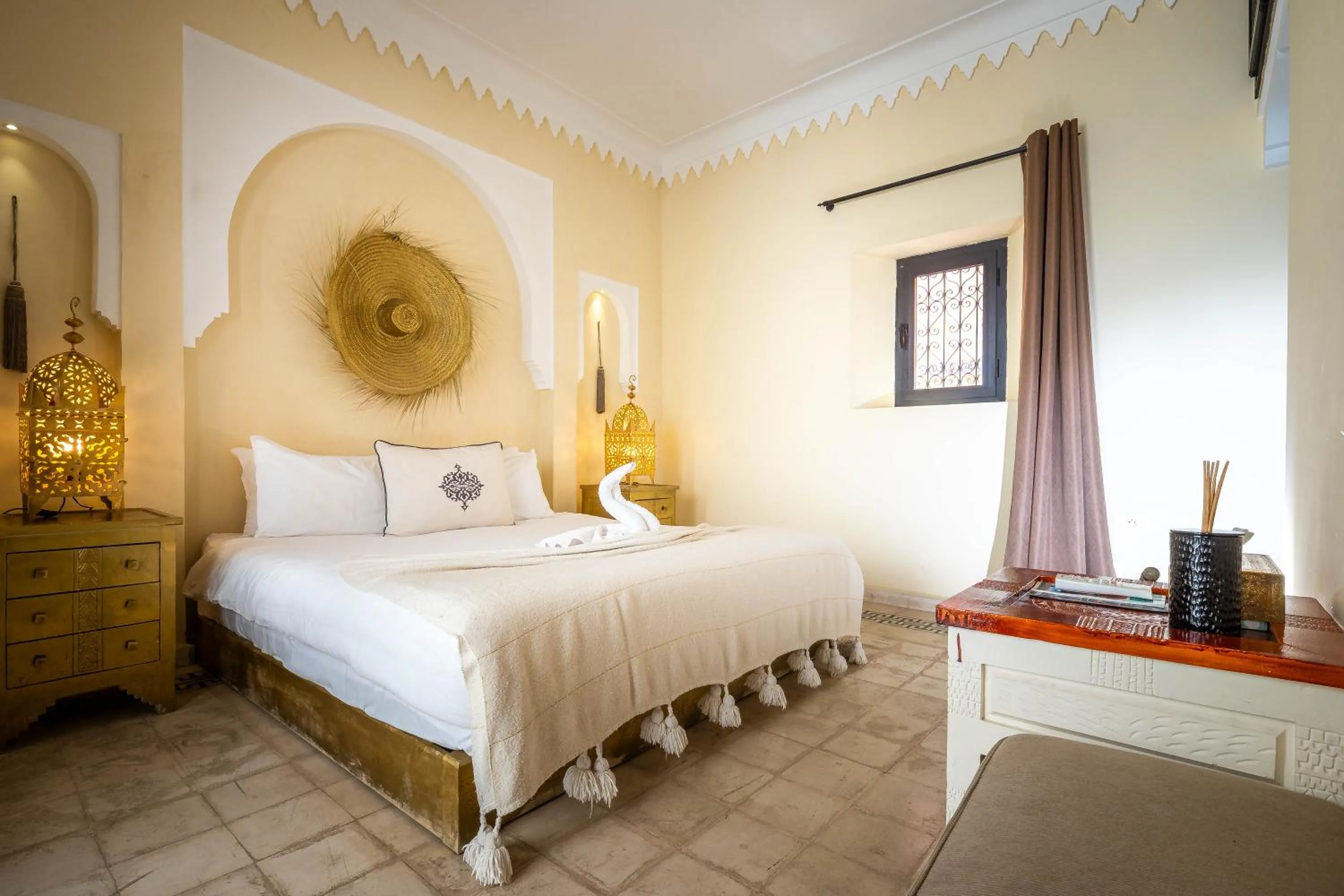 Bed in Riad Come & Va Medina