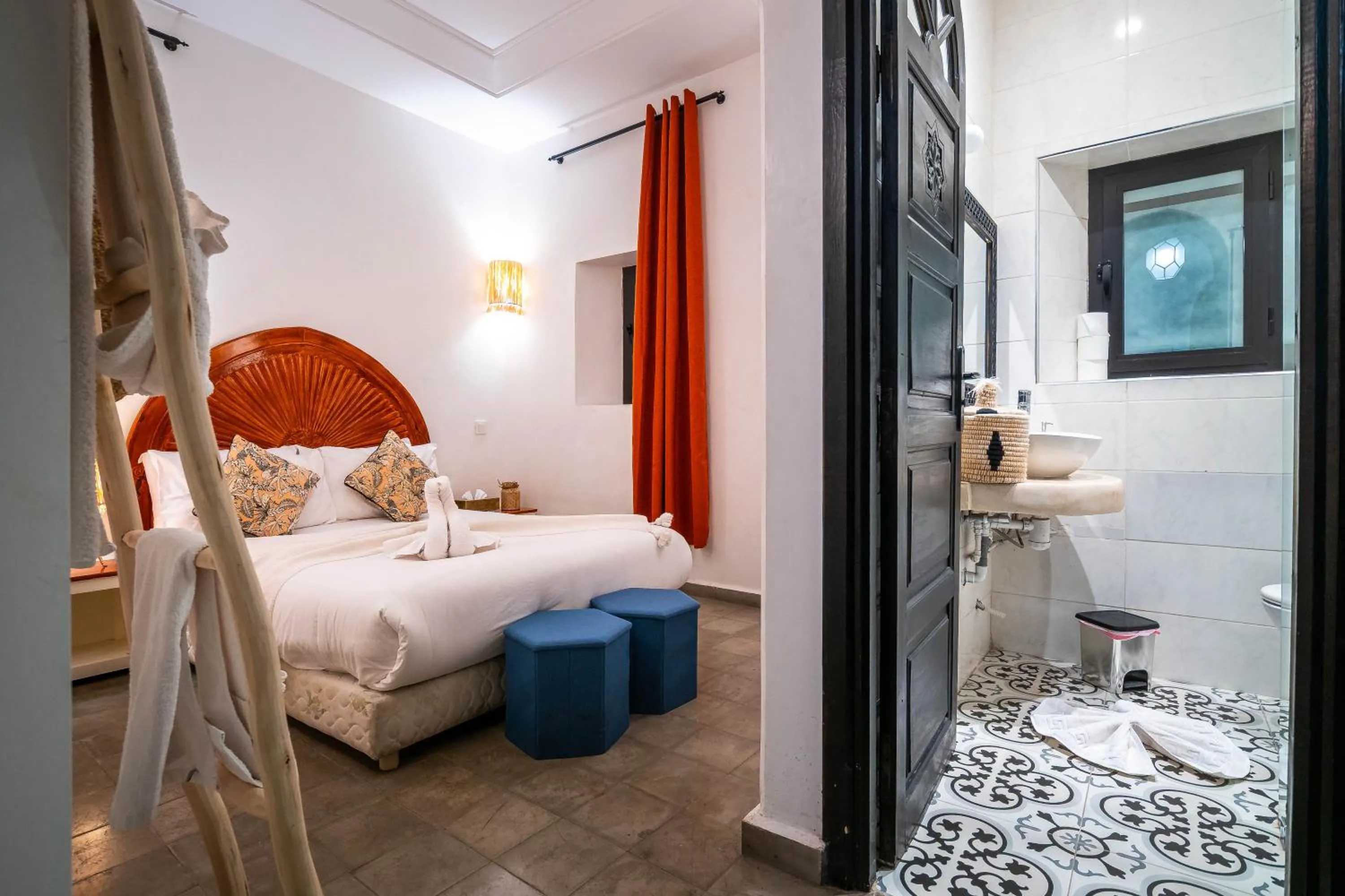 Bed in Riad Come & Va Medina