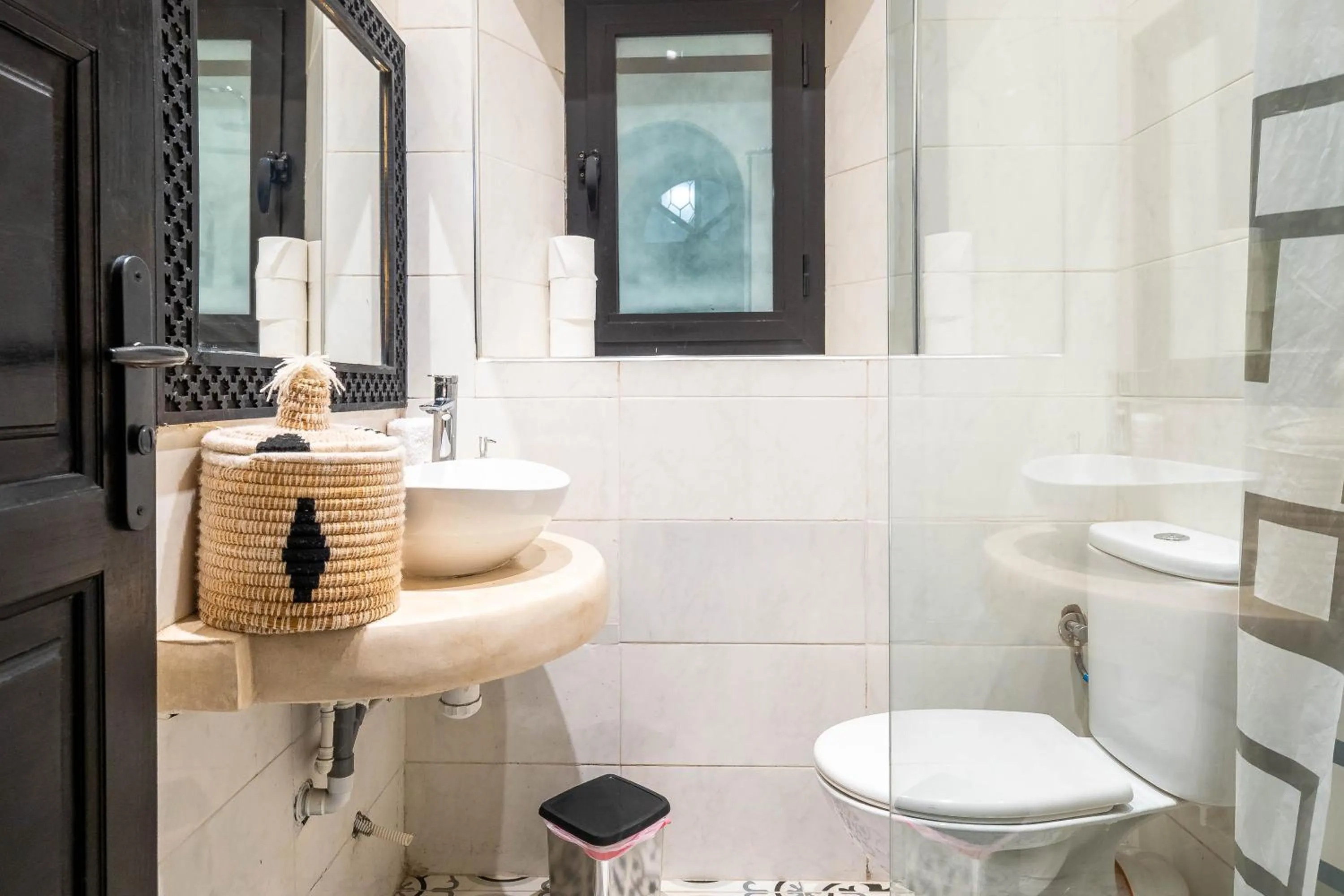 Shower in Riad Come & Va Medina