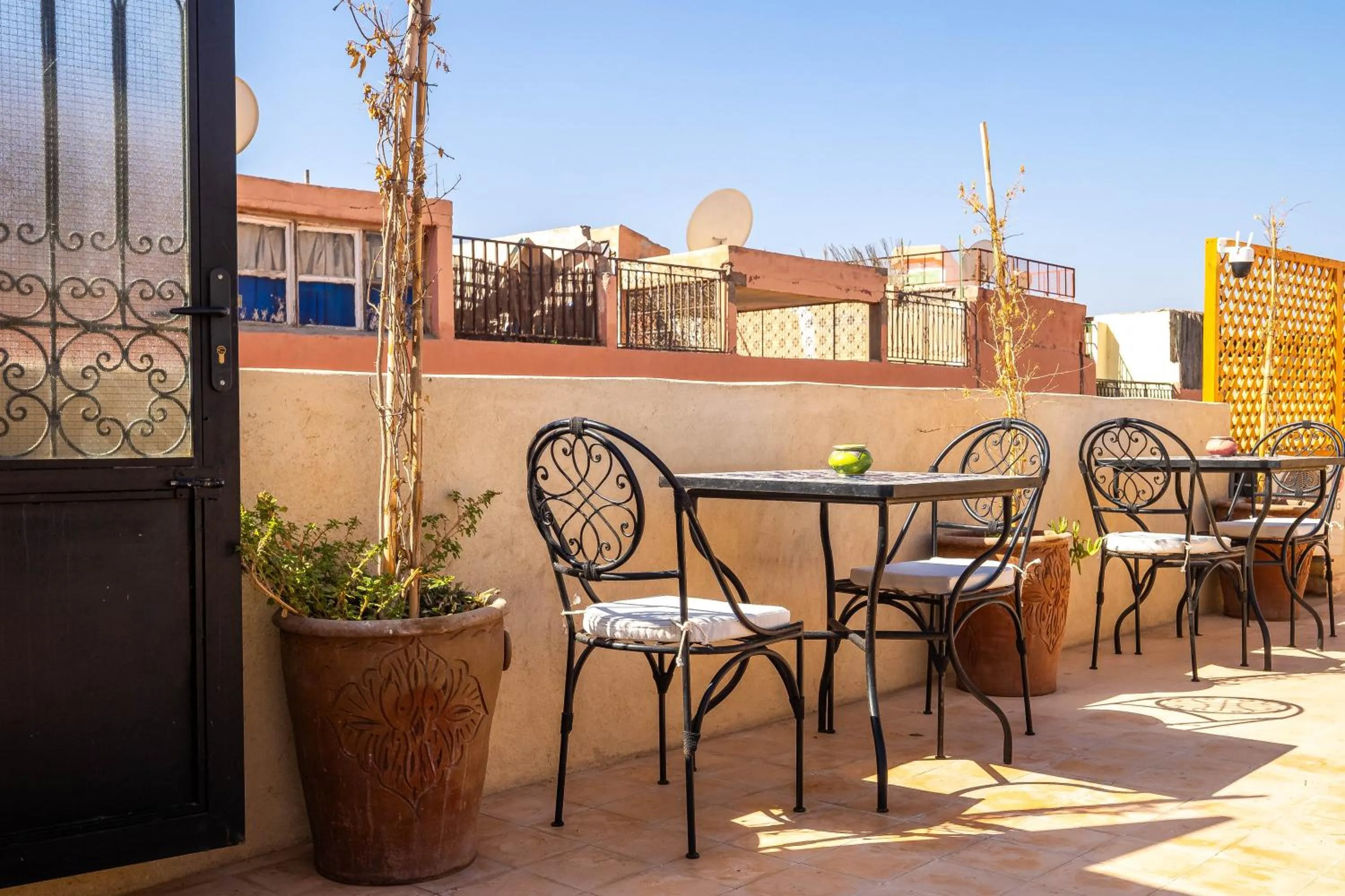 Property building in Riad Come & Va Medina