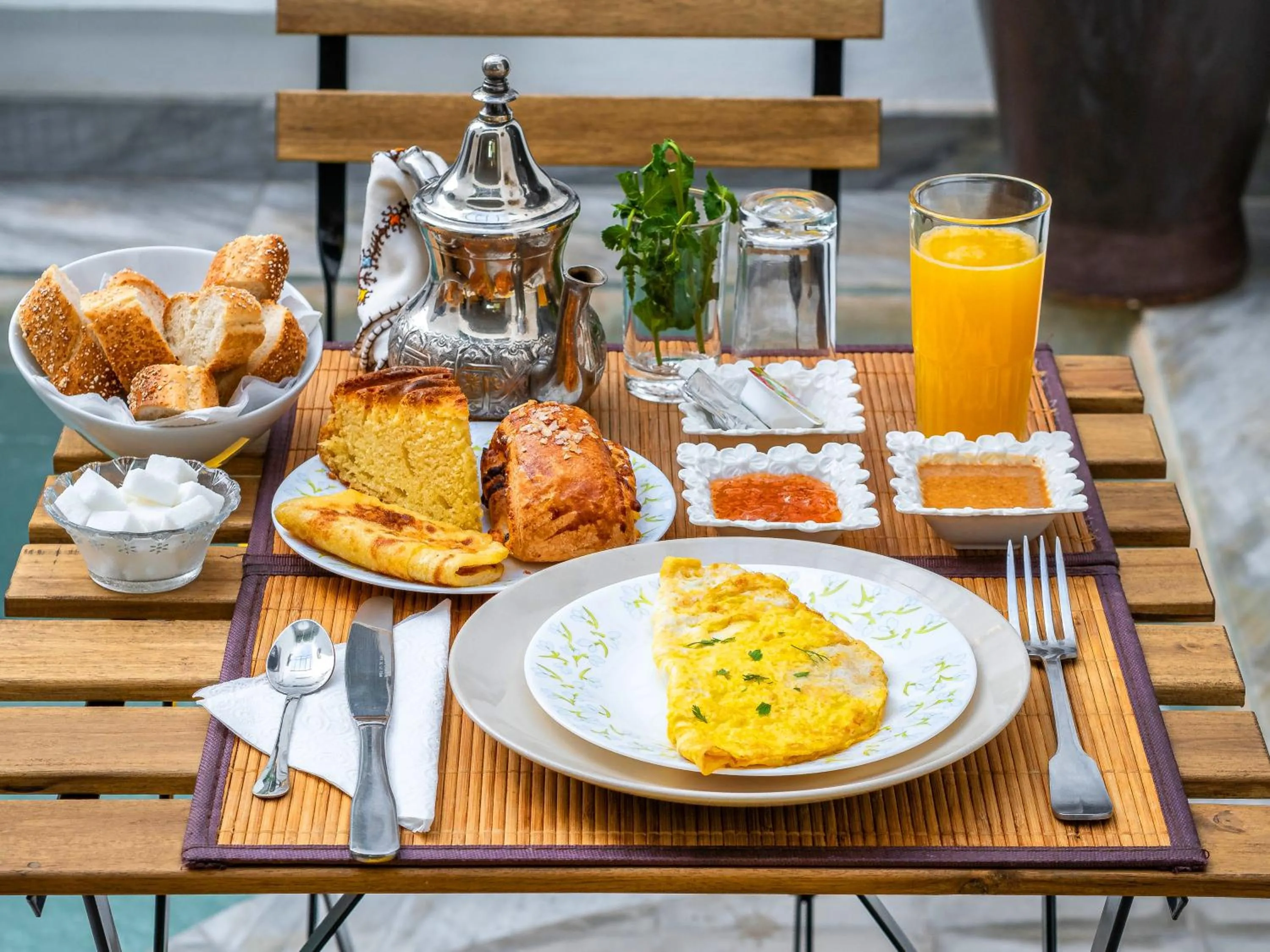 Food and drinks in Riad Come & Va Medina