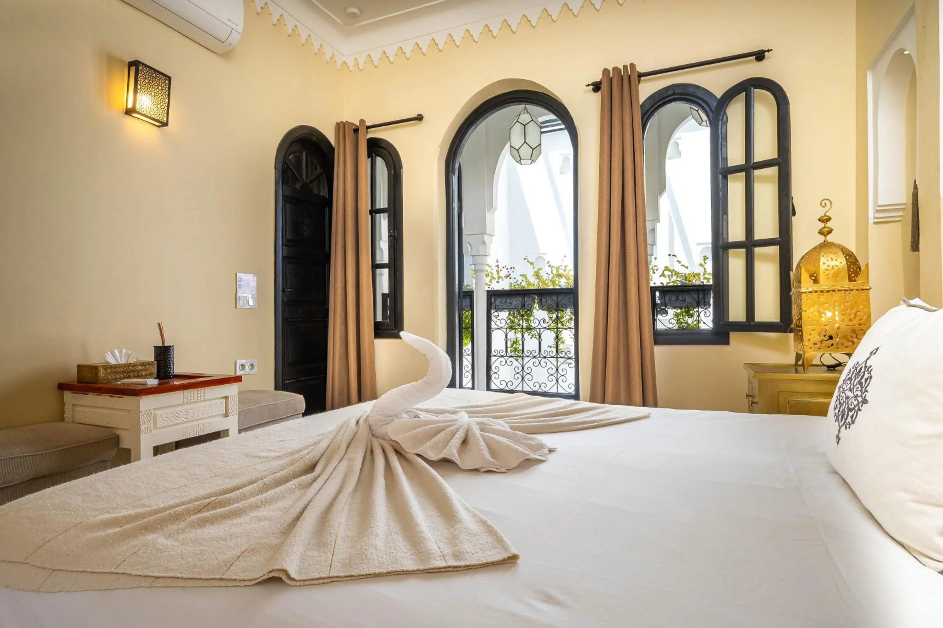 Bed in Riad Come & Va Medina