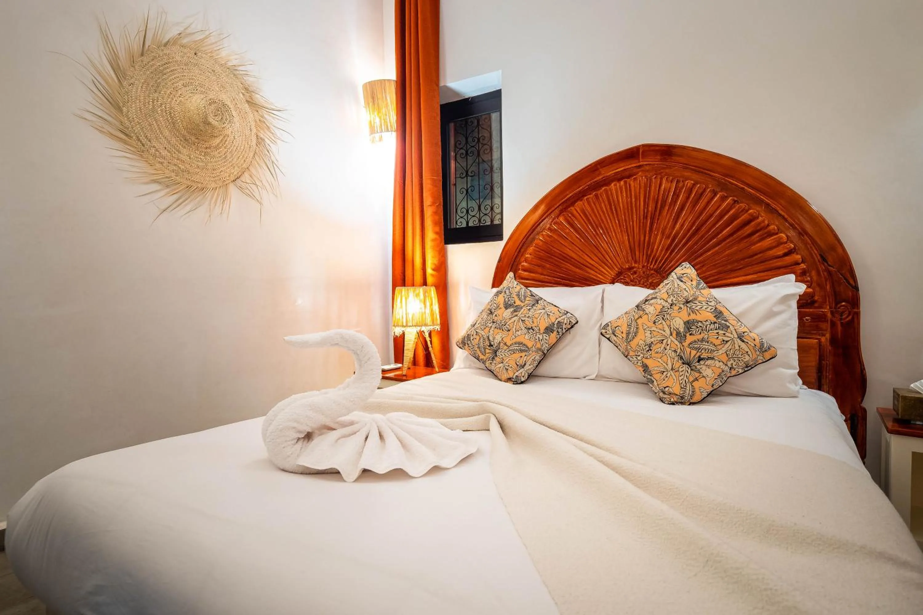 Bed in Riad Come & Va Medina