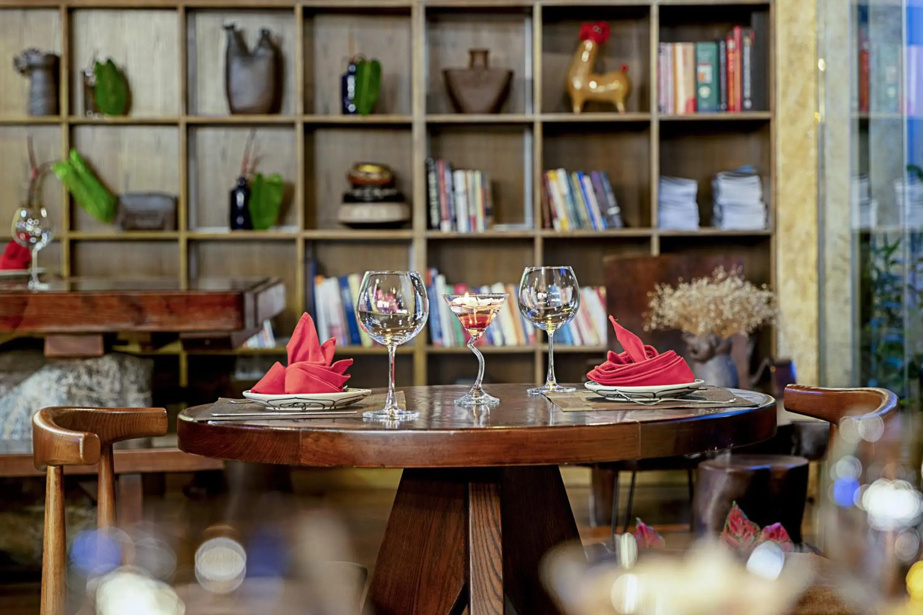 Restaurant/places to eat in Draha Halong Hotel - Serenity, Charm and Nature - Preferred by Western Travelers Restaurant/places to eat in Draha Halong Hotel - Serenity, Charm and Nature - Preferred by Western Travelers