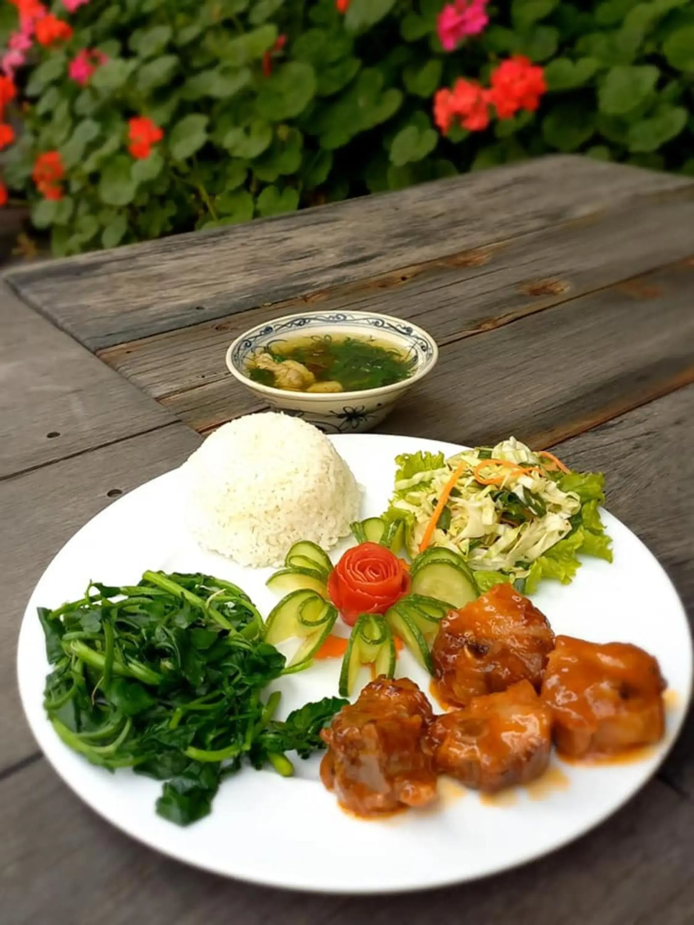 Food and drinks in Draha Halong Hotel - Serenity, Charm and Nature - Preferred by Western Travelers Food and drinks in Draha Halong Hotel - Serenity, Charm and Nature - Preferred by Western Travelers