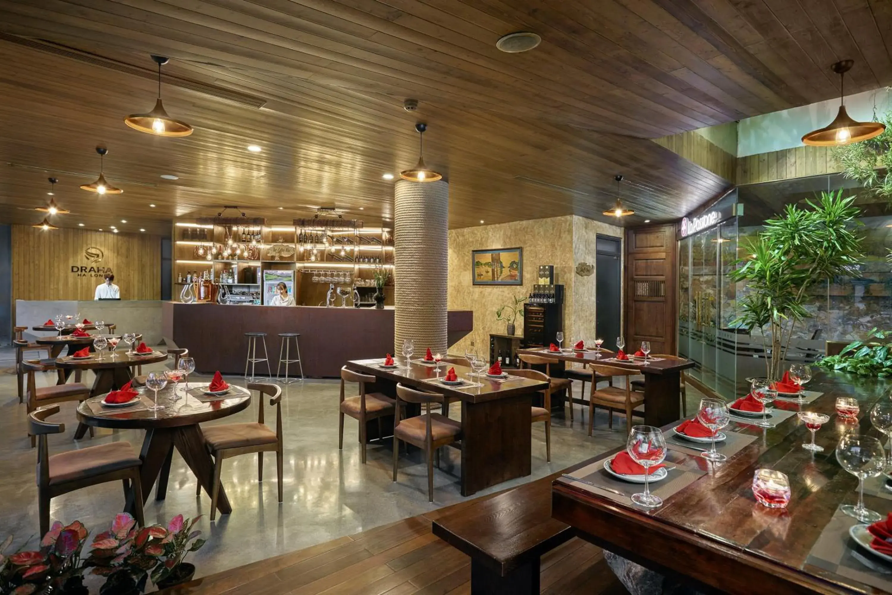 Restaurant/places to eat in Draha Halong Hotel - Serenity, Charm and Nature - Preferred by Western Travelers Restaurant/places to eat in Draha Halong Hotel - Serenity, Charm and Nature - Preferred by Western Travelers