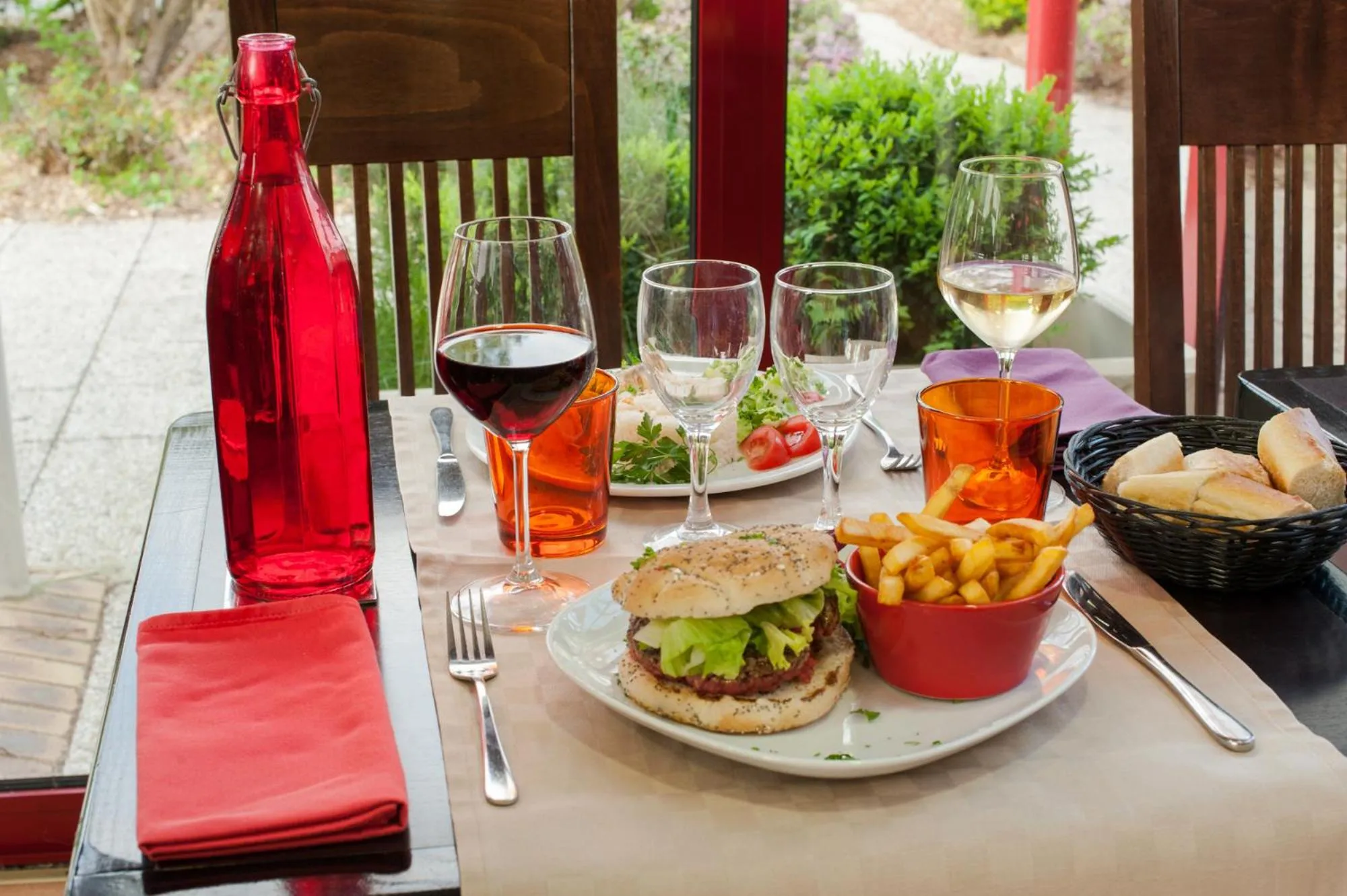 Food and drinks in The Originals City, Hôtel Éden, Rouen Nord