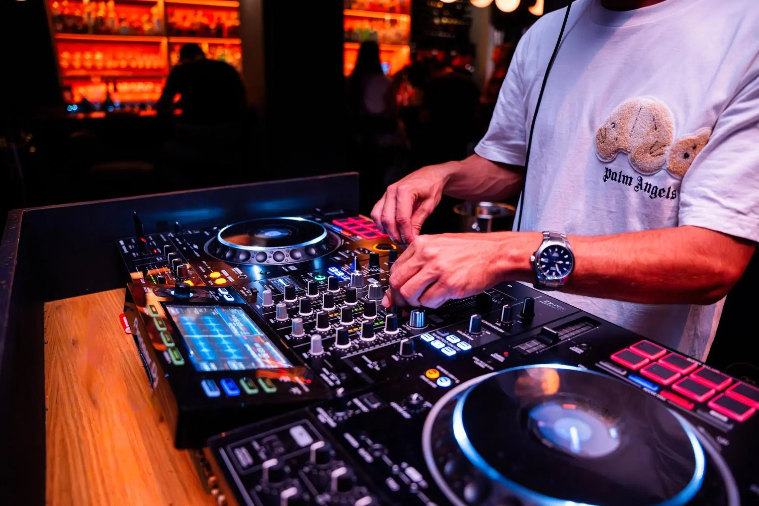 Restaurant/places to eat in Urbanica Euclid Restaurant/places to eat in Urbanica Euclid