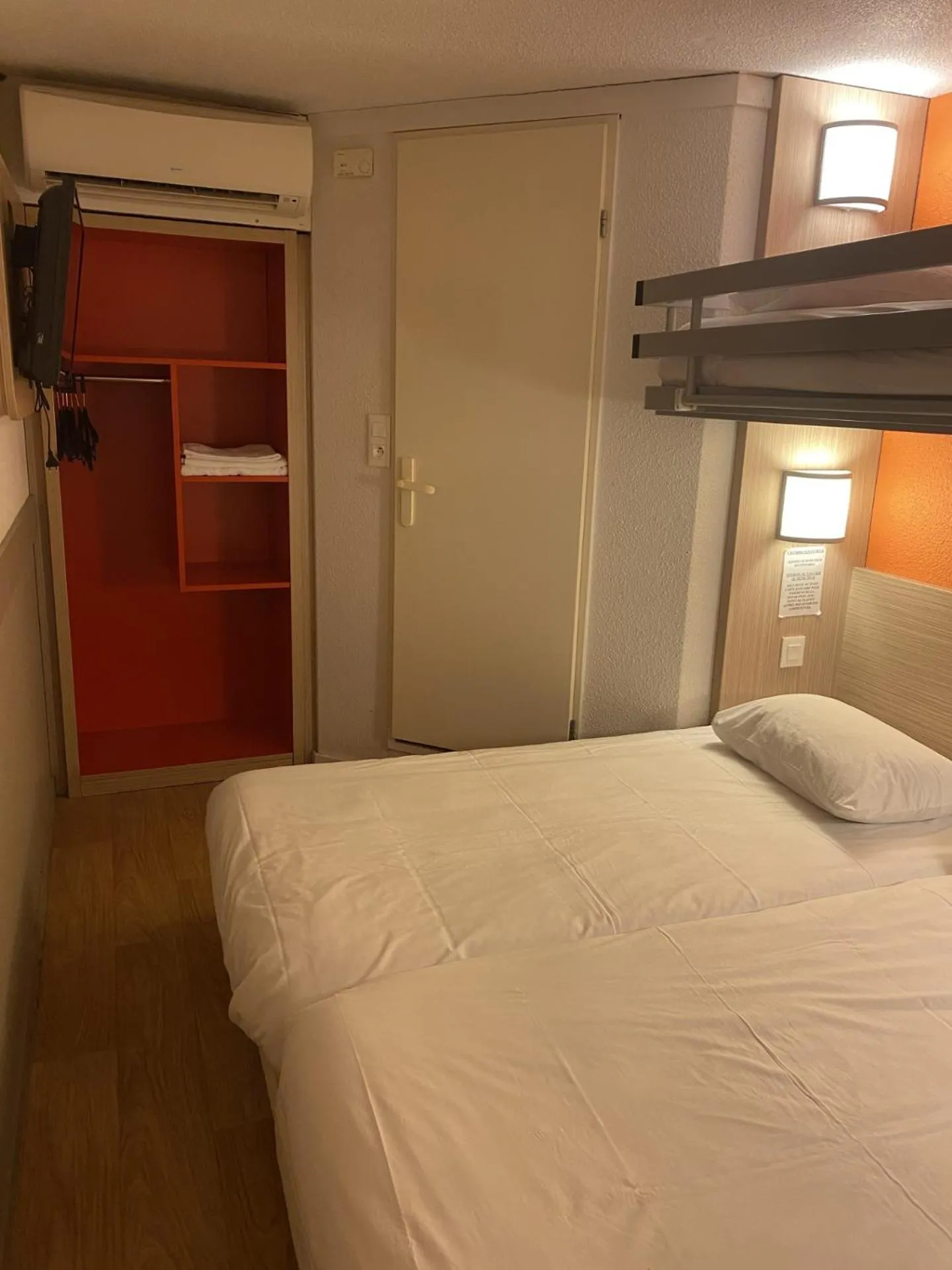 Bed in Premiere Classe Angoulême La Couronne