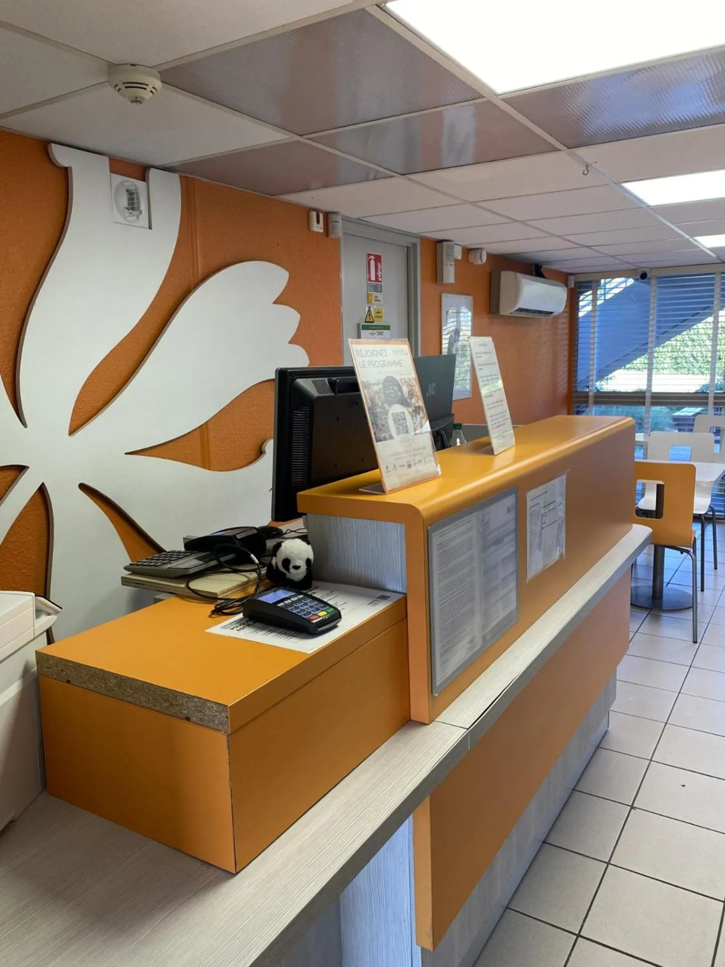 Lobby or reception in Premiere Classe Angoulême La Couronne