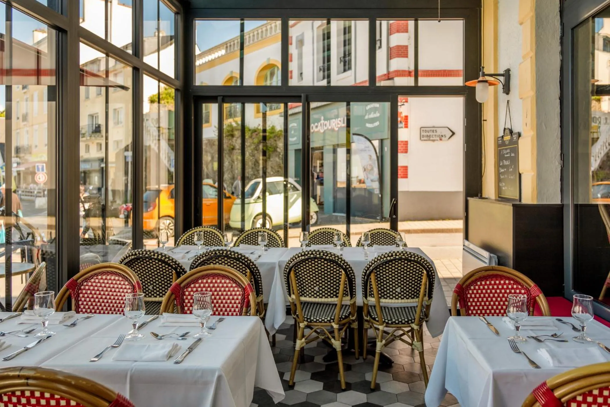 Restaurant/places to eat in Grand Hôtel de Bretagne
