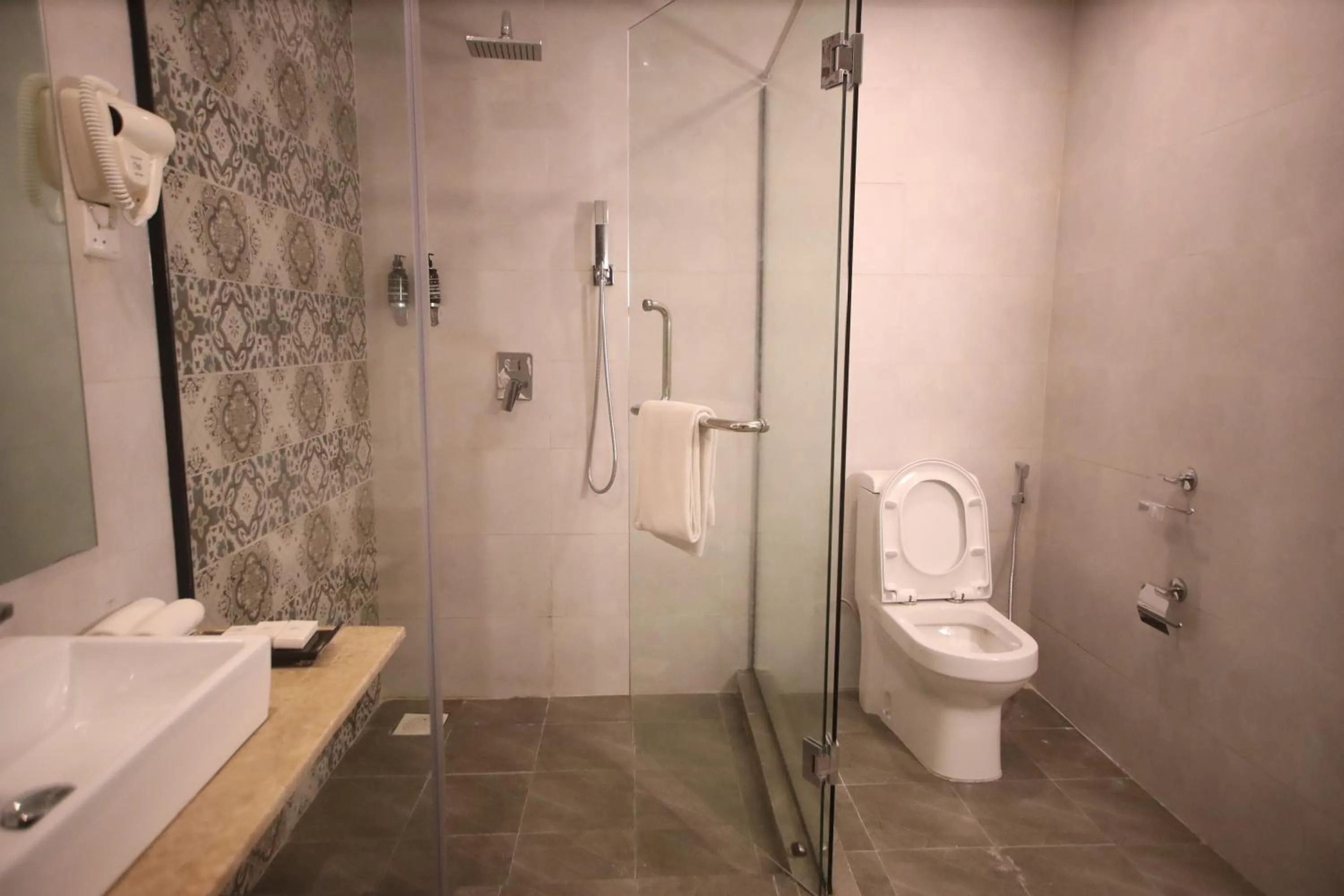 Shower in PrideInn Plaza Nairobi Airport