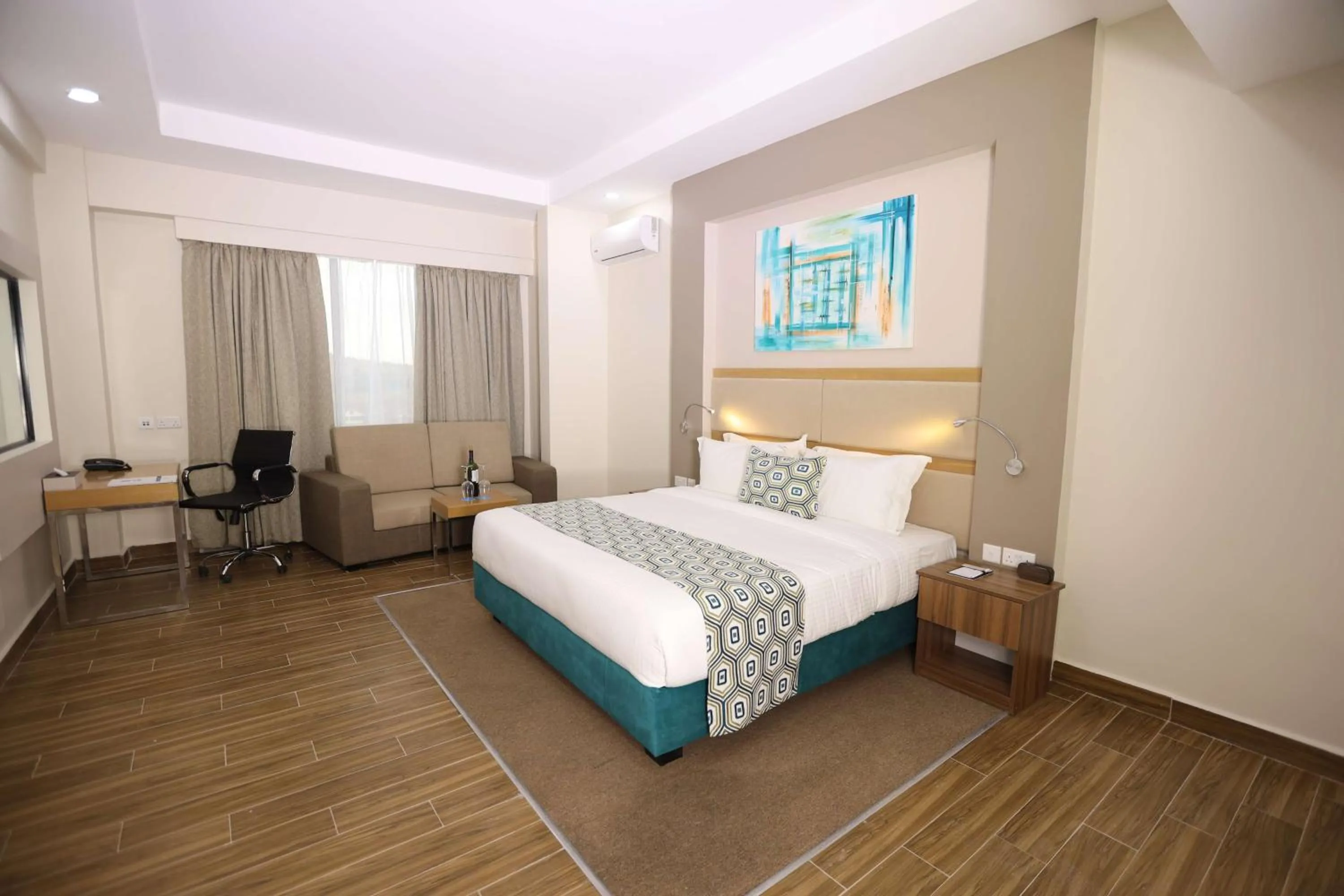 Bedroom, Bed in PrideInn Plaza Nairobi Airport