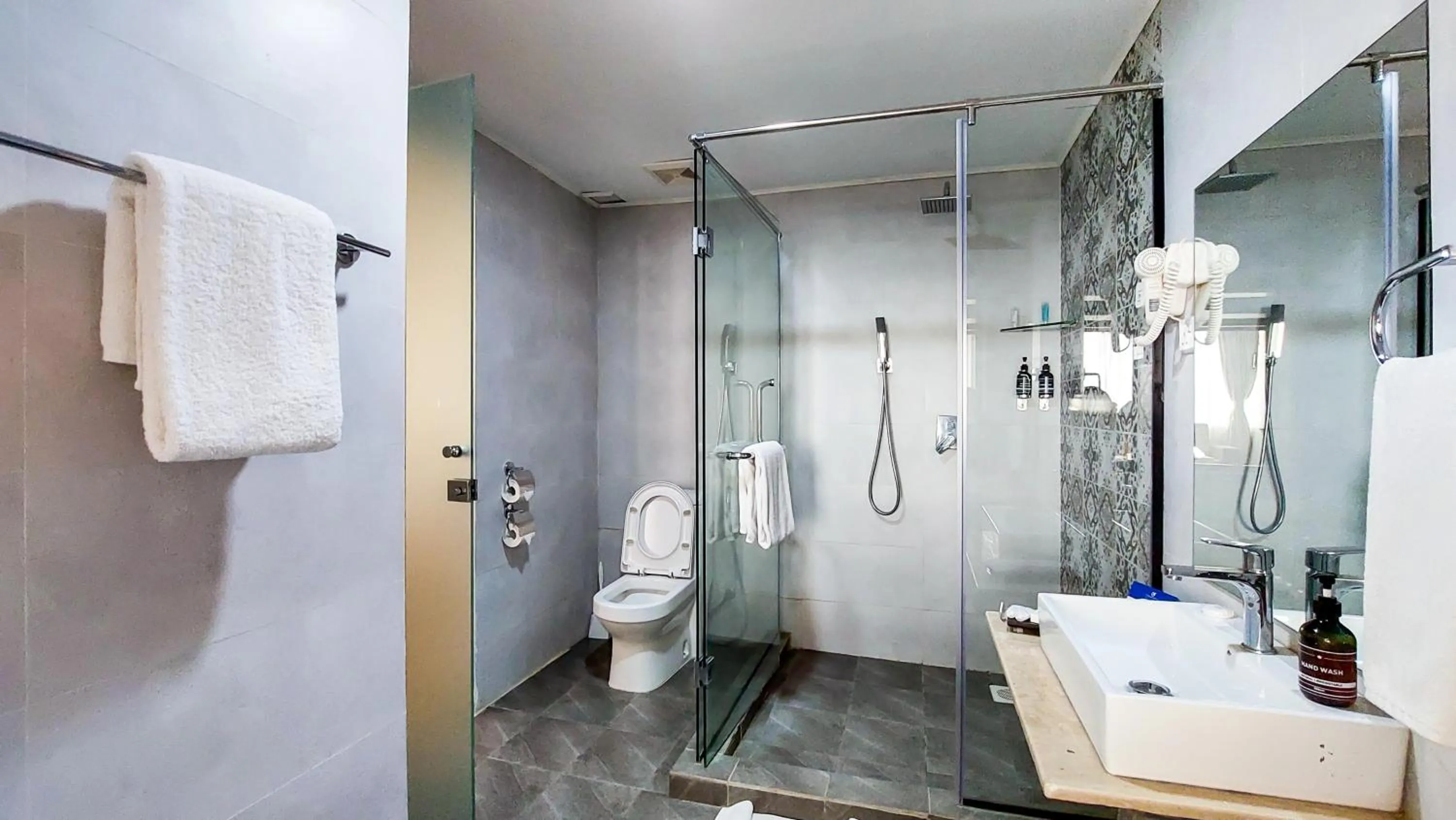 Shower in PrideInn Plaza Nairobi Airport