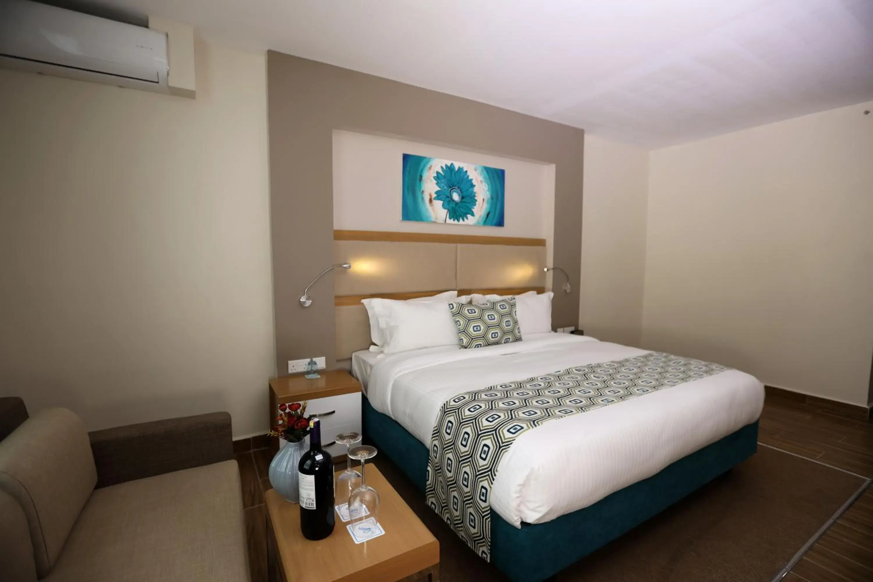 Superior King Room - single occupancy in PrideInn Plaza Nairobi Airport Superior King Room - single occupancy in PrideInn Plaza Nairobi Airport