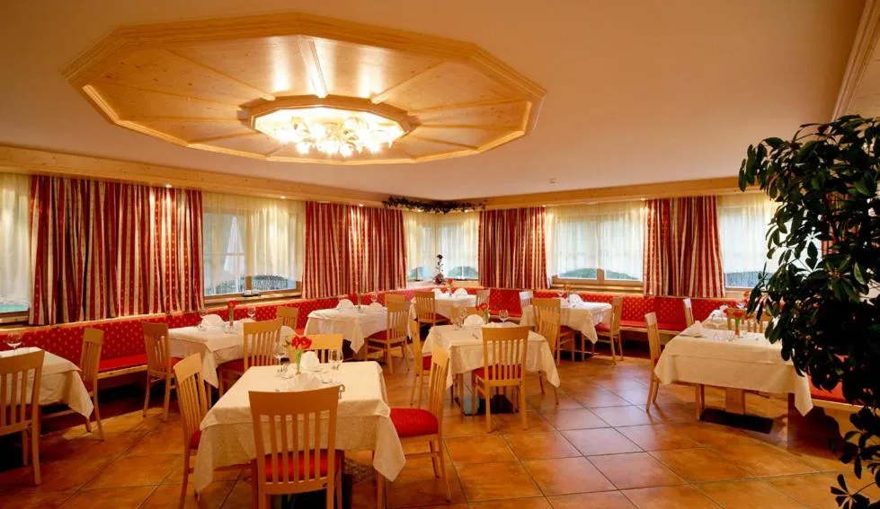 Restaurant/places to eat in Hotel Waldheim