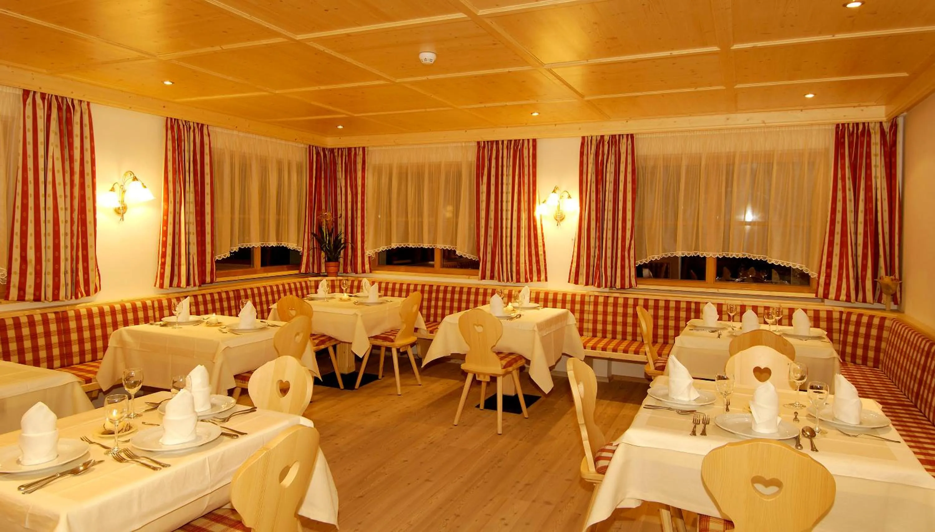 Restaurant/places to eat in Hotel Waldheim