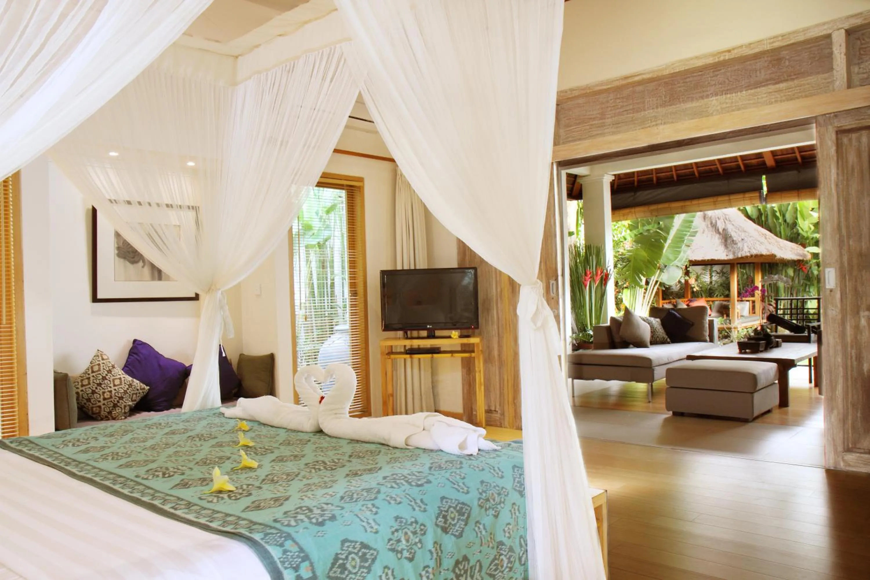 Living room, Bed in Villa Bali Asri Batubelig