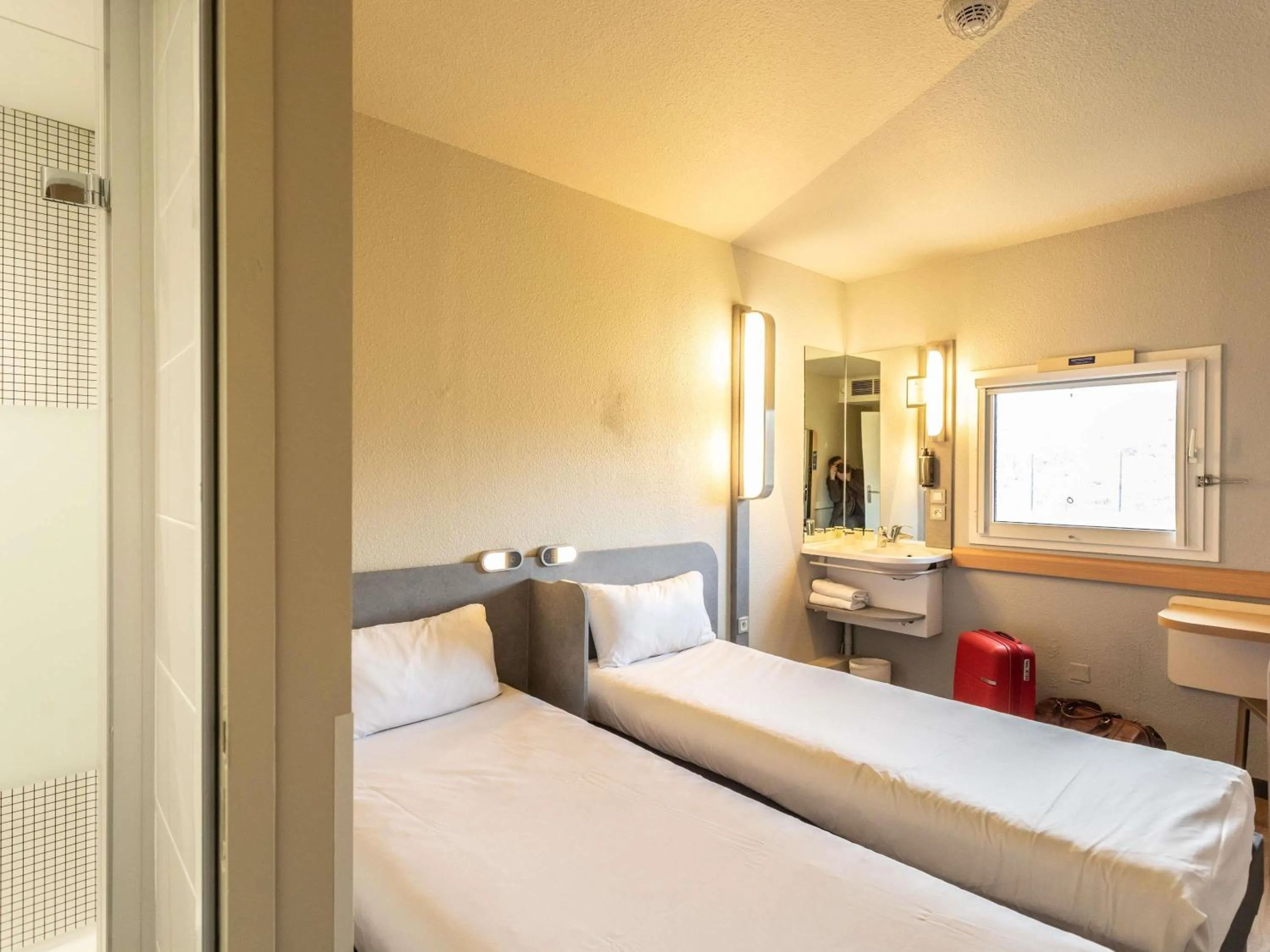 Bedroom, Bed in ibis budget Bourges