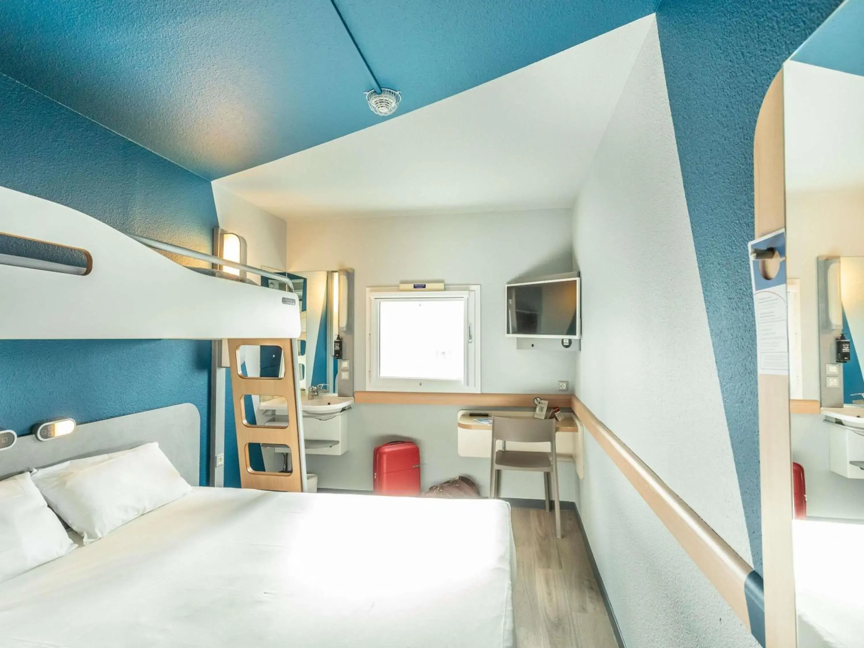 Bedroom, Bed in ibis budget Bourges Bedroom, Bed in ibis budget Bourges